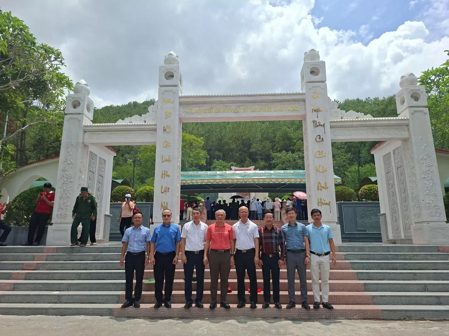 Hành trình tri ân từ mái trường đến những miền đất thiêng