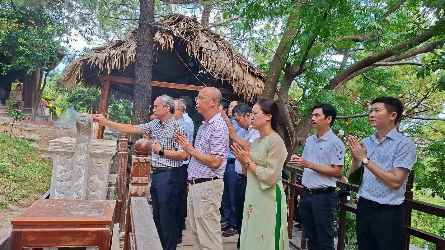 Hành trình tri ân từ mái trường đến những miền đất thiêng