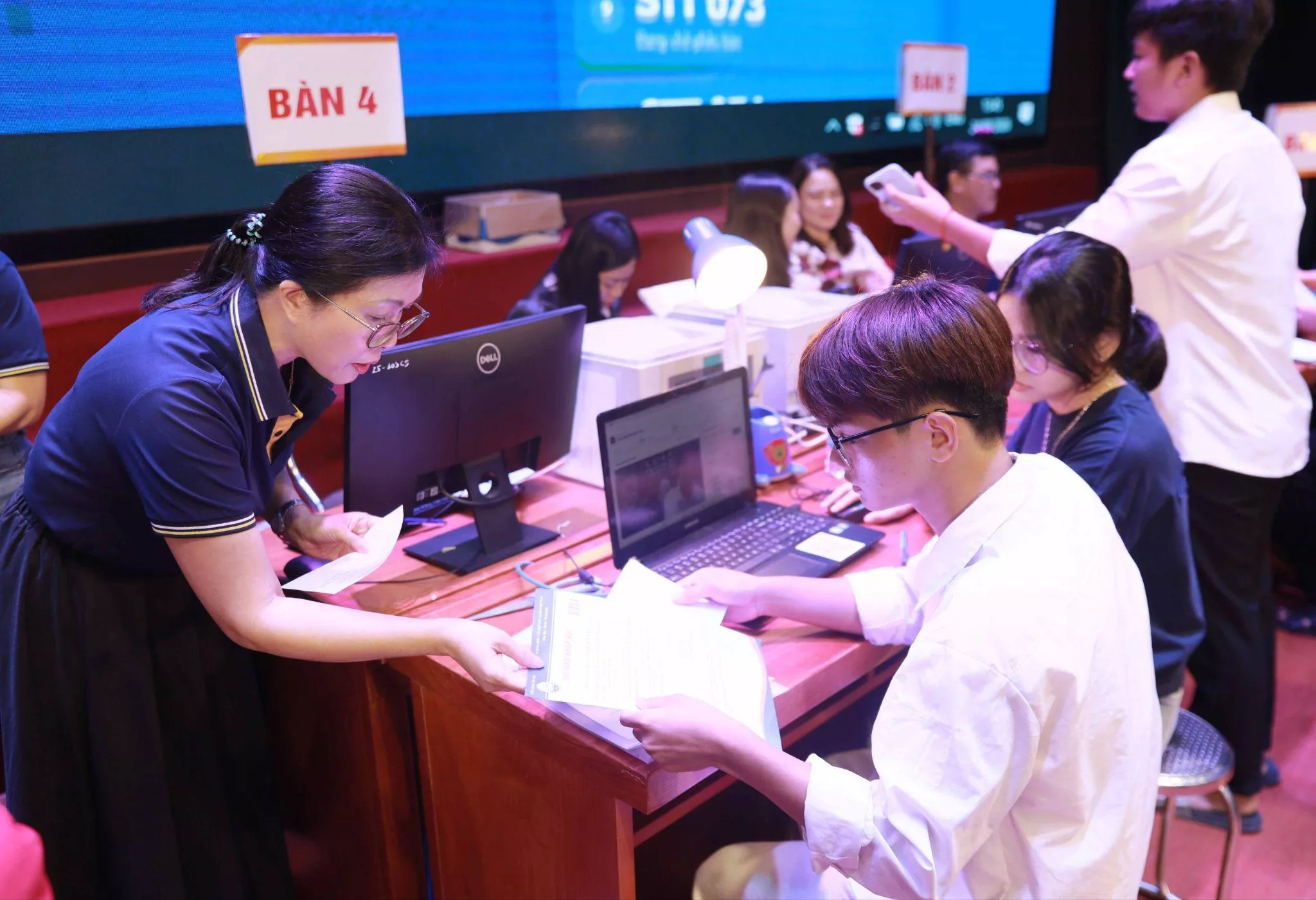 Rộn ràng ngày đầu đón tân sinh viên K68 nhập học tại Trường Đại học Thủy lợi