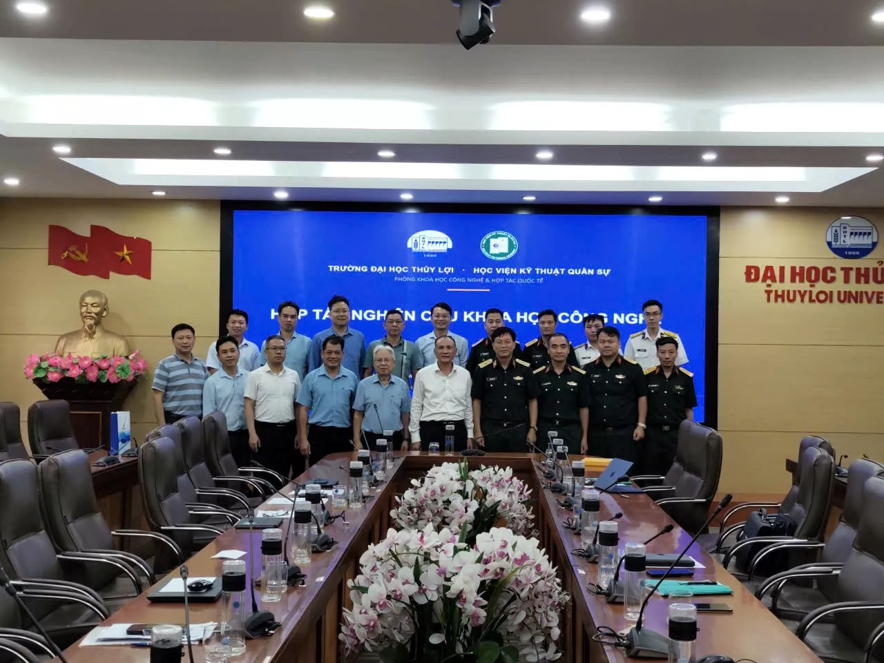 Trường Đại học Thủy lợi và Học viện Kỹ thuật Quân sự trao đổi các hướng hợp tác nghiên cứu, dự án quốc tế và đào tạo