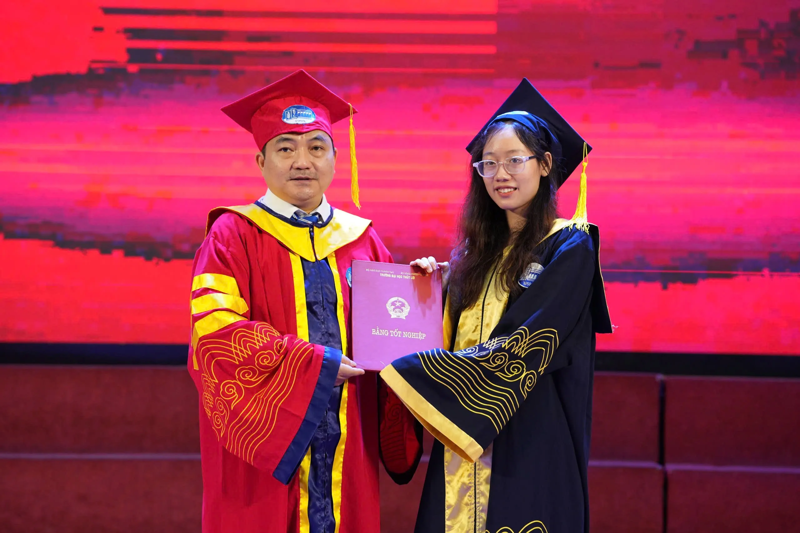 LỄ TỐT NGHIỆP VÀ TRAO BẰNG KỸ SƯ NĂM 2025 – DẤU MỐC TRƯỞNG THÀNH CỦA CÁC TÂN KỸ SƯ