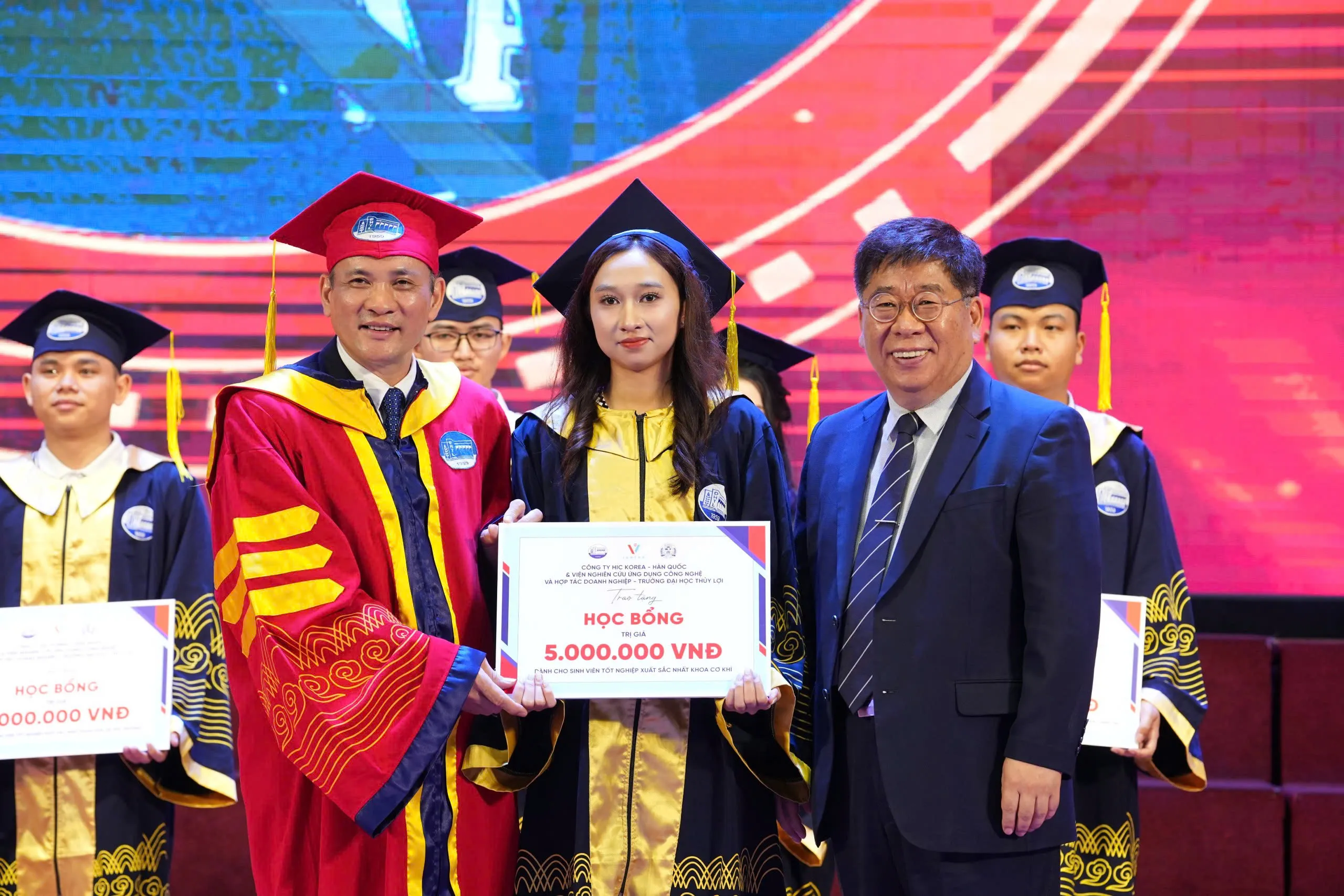 LỄ TỐT NGHIỆP VÀ TRAO BẰNG KỸ SƯ NĂM 2025 – DẤU MỐC TRƯỞNG THÀNH CỦA CÁC TÂN KỸ SƯ