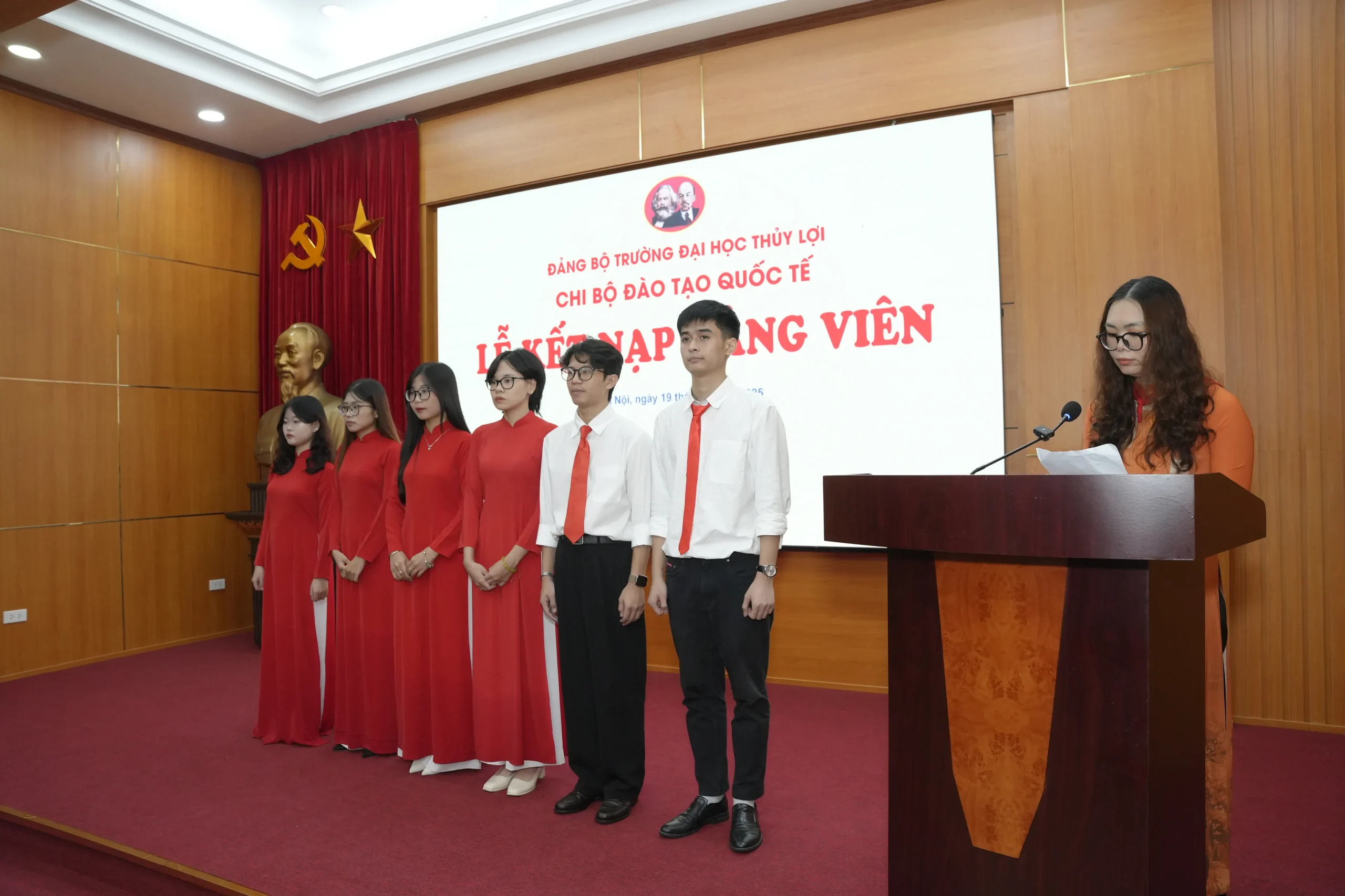 LỄ BÁO CÔNG DÂNG BÁC VÀ LỄ KẾT NẠP ĐẢNG VIÊN TẠI PHỦ CHỦ TỊCH