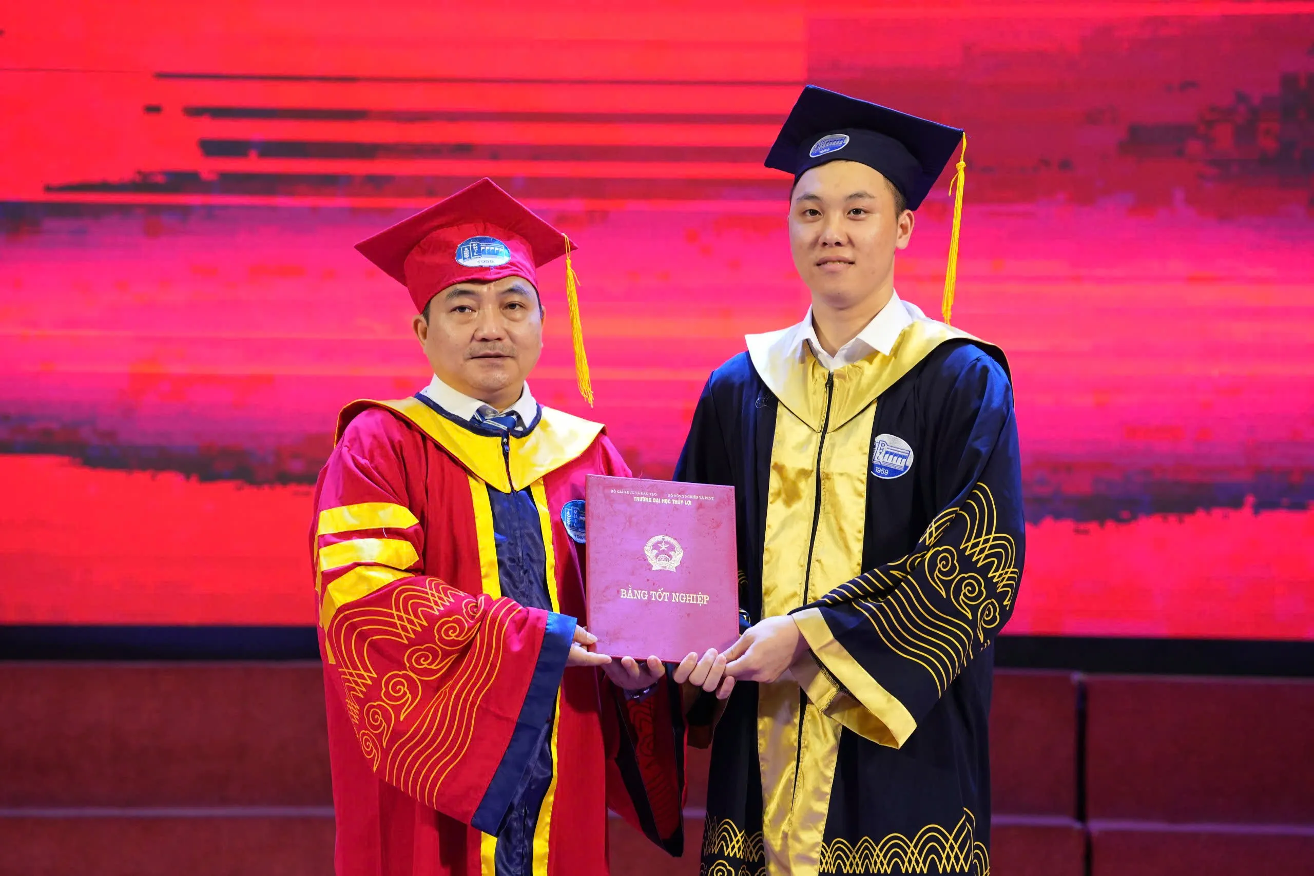 LỄ TỐT NGHIỆP VÀ TRAO BẰNG KỸ SƯ NĂM 2025 – DẤU MỐC TRƯỞNG THÀNH CỦA CÁC TÂN KỸ SƯ