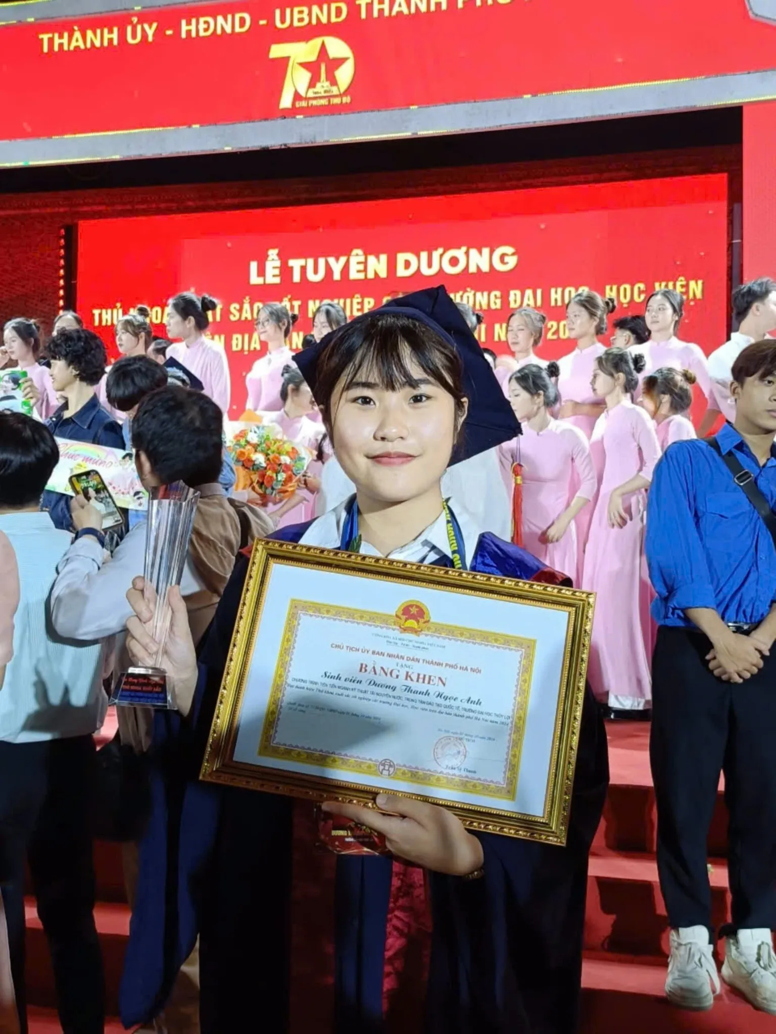 VINH DANH THỦ KHOA XUẤT SẮC THỦ ĐÔ NĂM 2024 – SINH VIÊN CHƯƠNG TRÌNH TIÊN TIẾN NGÀNH KỸ THUẬT TÀI NGUYÊN NƯỚC TRƯỜNG ĐẠI HỌC THỦY LỢI