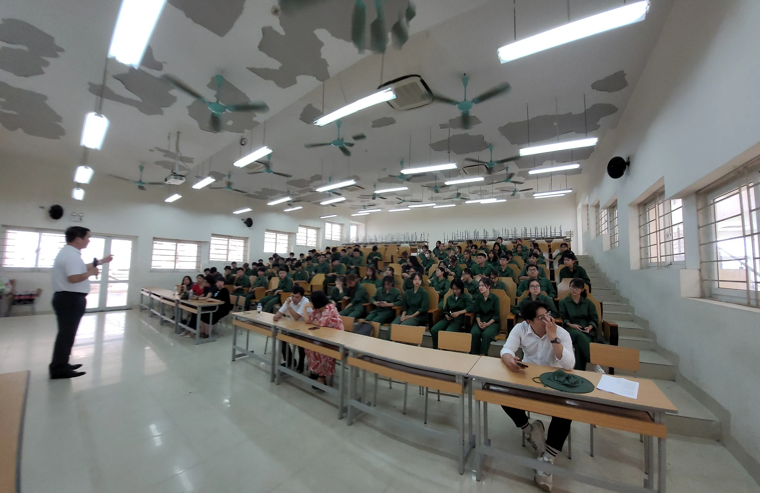 TTĐTQT GẶP MẶT, GIAO LƯU VỚI SINH VIÊN K65 ĐANG HỌC GIÁO DỤC QUỐC PHÒNG TẠI PHỐ HIẾN