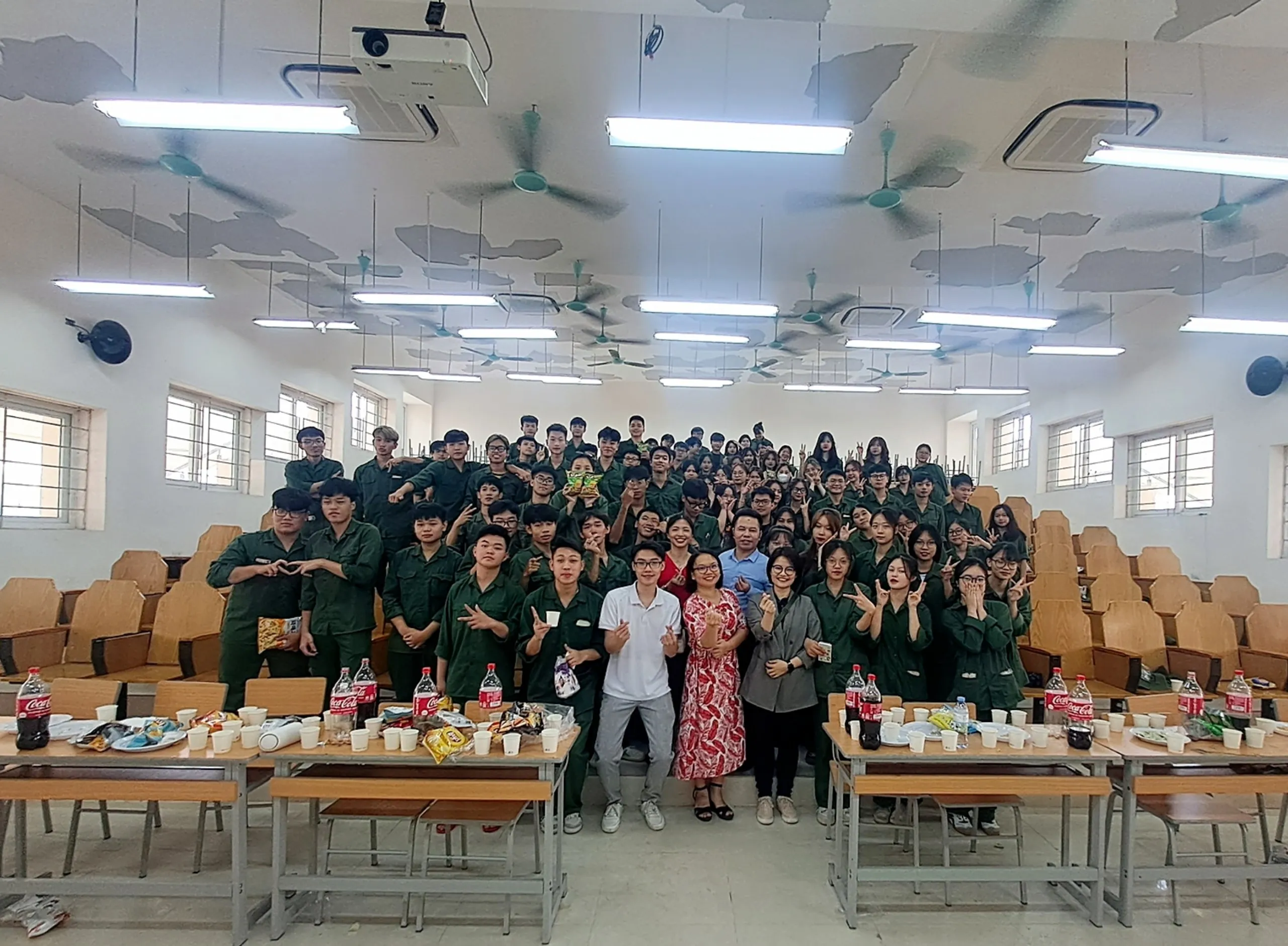 TTĐTQT GẶP MẶT, GIAO LƯU VỚI SINH VIÊN K65 ĐANG HỌC GIÁO DỤC QUỐC PHÒNG TẠI PHỐ HIẾN