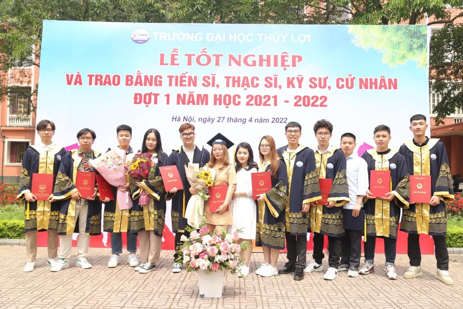 [HUMANS OF SIE] CỰU SINH VIÊN NGUYỄN TIẾN PHÚ – “GOOD THINGS TAKE TIME”  NỖ LỰC VÀ KIÊN TRÌ SẼ ĐẠT ĐƯỢC THÀNH CÔNG