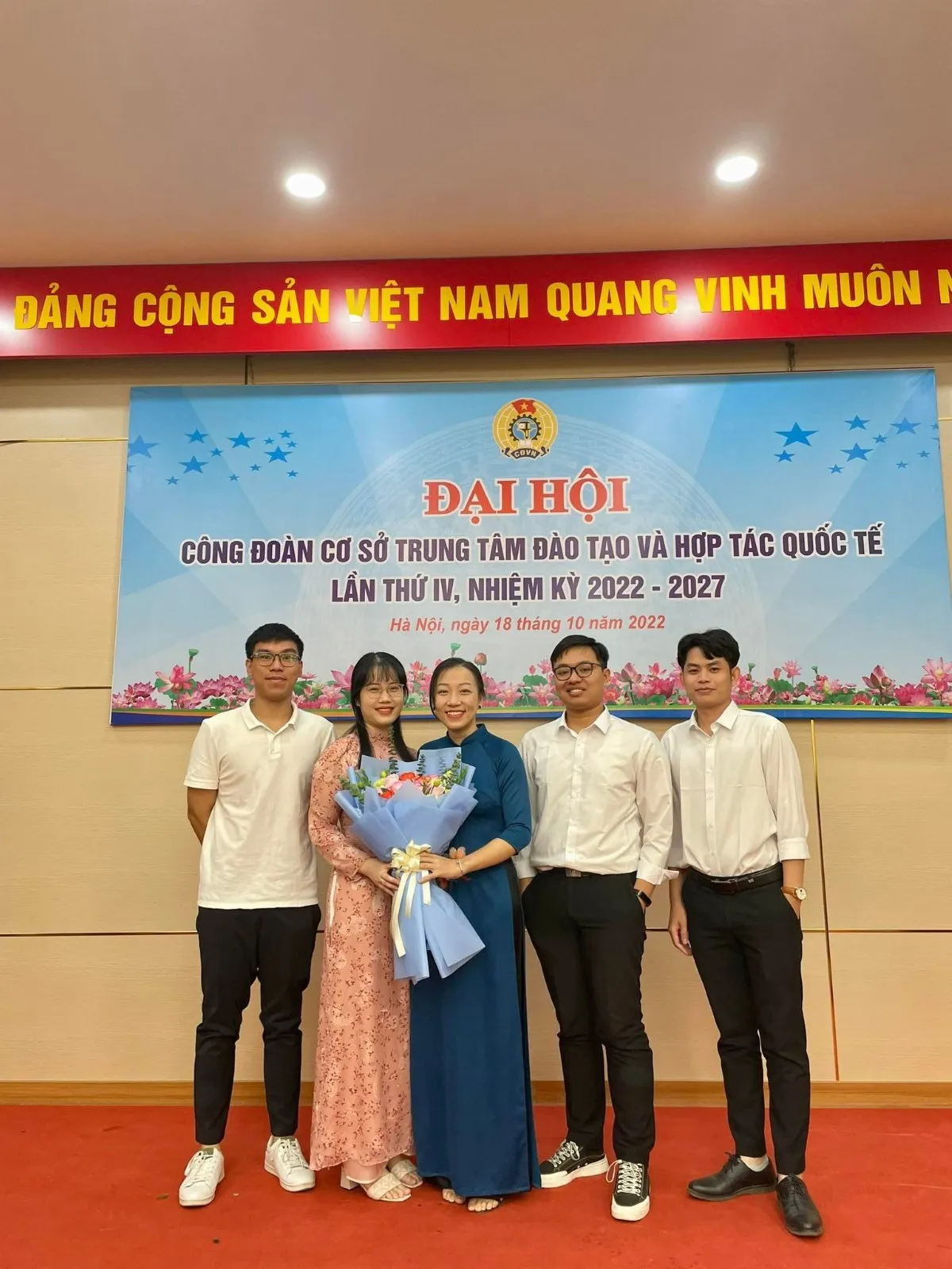 [HUMANS OF SIE] CỰU SINH VIÊN NGUYỄN TIẾN PHÚ – “GOOD THINGS TAKE TIME”  NỖ LỰC VÀ KIÊN TRÌ SẼ ĐẠT ĐƯỢC THÀNH CÔNG