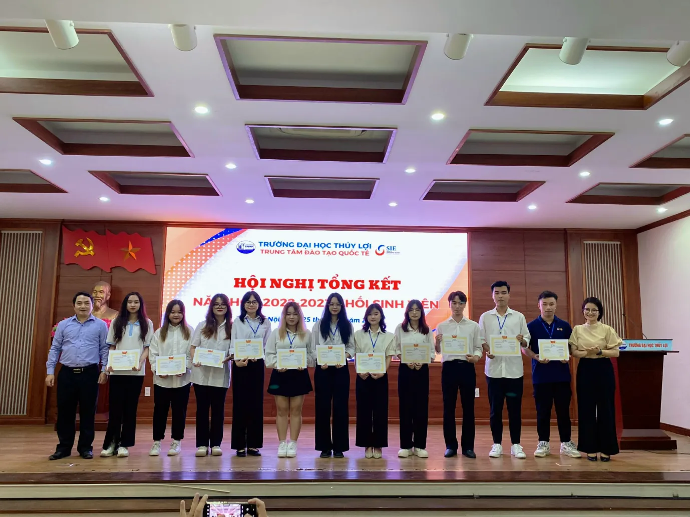 HỘI NGHỊ TỔNG KẾT NĂM HỌC 2022 – 2023 KHỐI SINH VIÊN TRUNG TÂM ĐÀO TẠO QUỐC TẾ