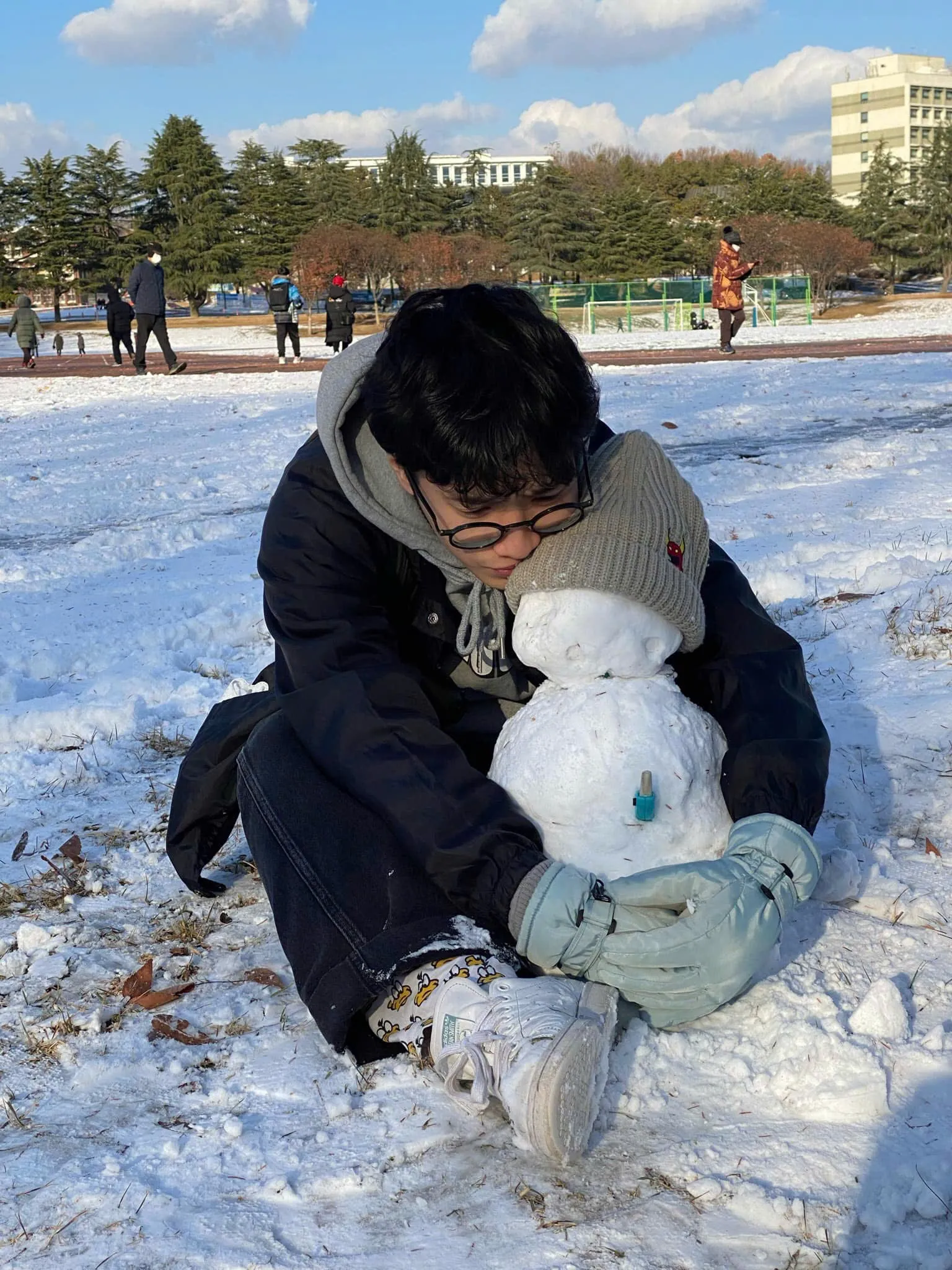 [HUMANS OF SIE] ANH ĐỖ HOÀI SƠN – CỰU SINH VIÊN KHÓA 61NKN: HÀNH TRÌNH KHÁM PHÁ THẾ GIỚI TỪ MỘT SINH VIÊN NĂNG ĐỘNG