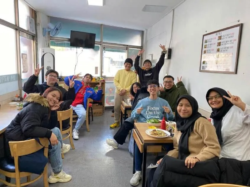 [HUMANS OF SIE] ANH ĐỖ HOÀI SƠN – CỰU SINH VIÊN KHÓA 61NKN: HÀNH TRÌNH KHÁM PHÁ THẾ GIỚI TỪ MỘT SINH VIÊN NĂNG ĐỘNG