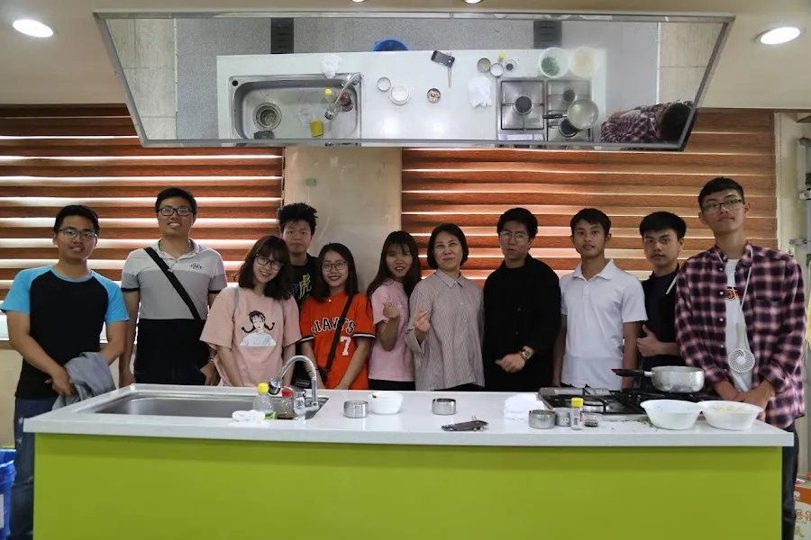 [HUMANS OF SIE] NGUYỄN VĂN HƯNG – CỰU SINH VIÊN 58CNK VÀ NHỮNG ĐIỀU ĐẶC BIỆT TRONG HOẠT ĐỘNG TRAO ĐỔI SINH VIÊN VÀ CUỘC THI QUỐC TẾ