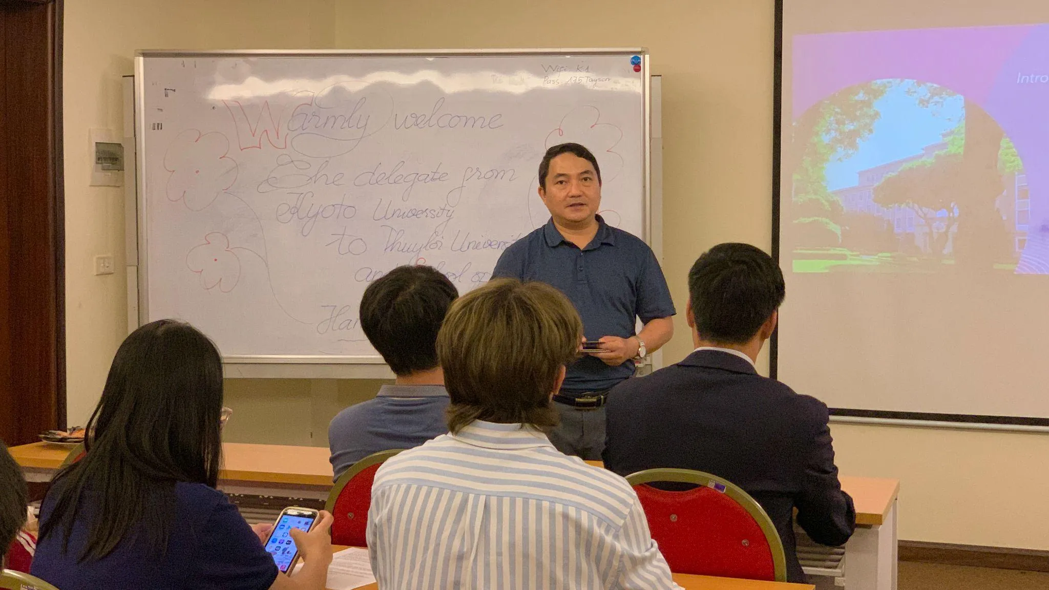 BUỔI GẶP GỠ VÀ GIAO LƯU GIỮA SINH VIÊN TRUNG TÂM ĐÀO TẠO QUỐC TẾ VÀ SINH VIÊN TRƯỜNG ĐẠI HỌC KYOTO, NHẬT BẢN