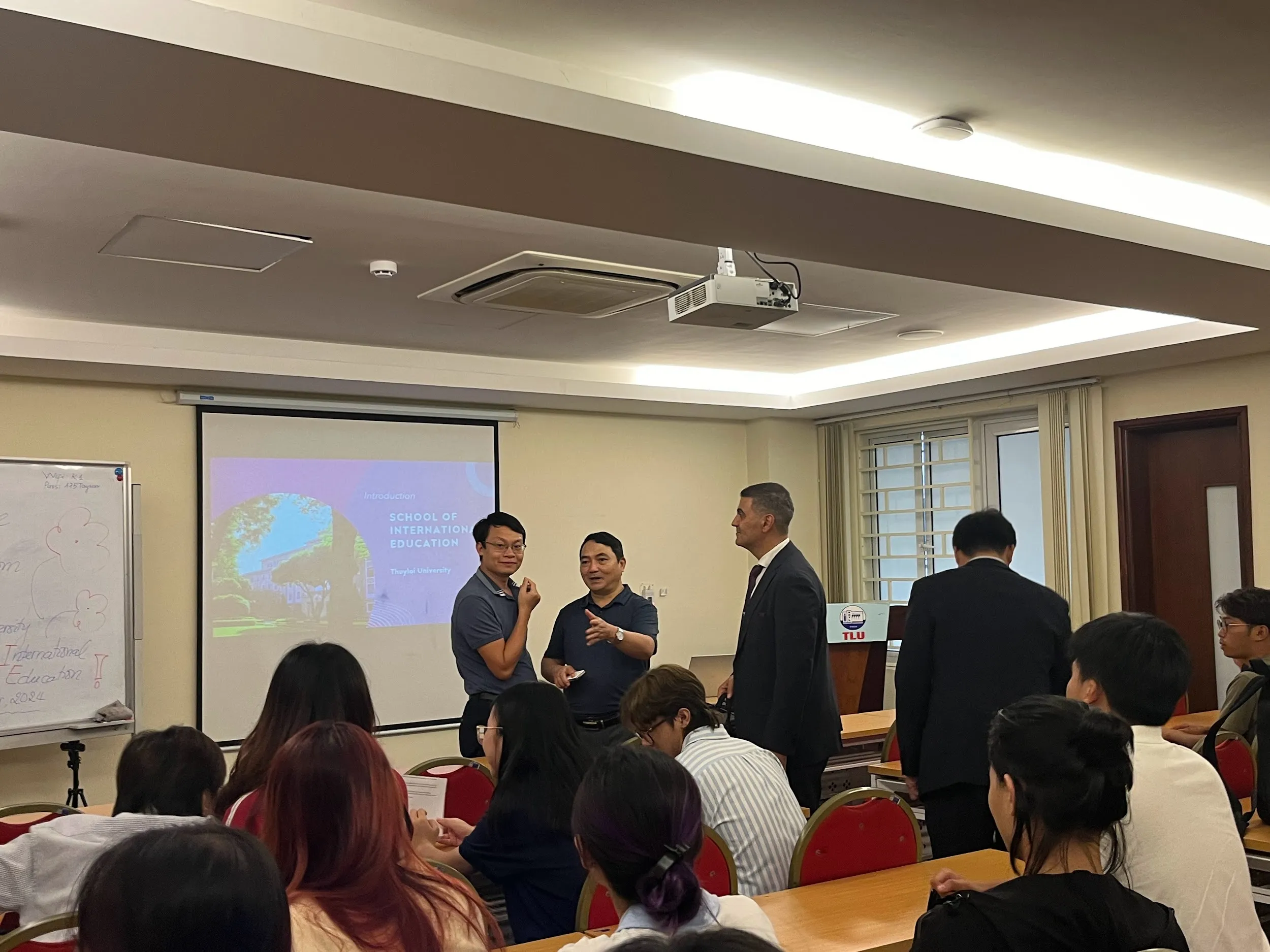 BUỔI GẶP GỠ VÀ GIAO LƯU GIỮA SINH VIÊN TRUNG TÂM ĐÀO TẠO QUỐC TẾ VÀ SINH VIÊN TRƯỜNG ĐẠI HỌC KYOTO, NHẬT BẢN