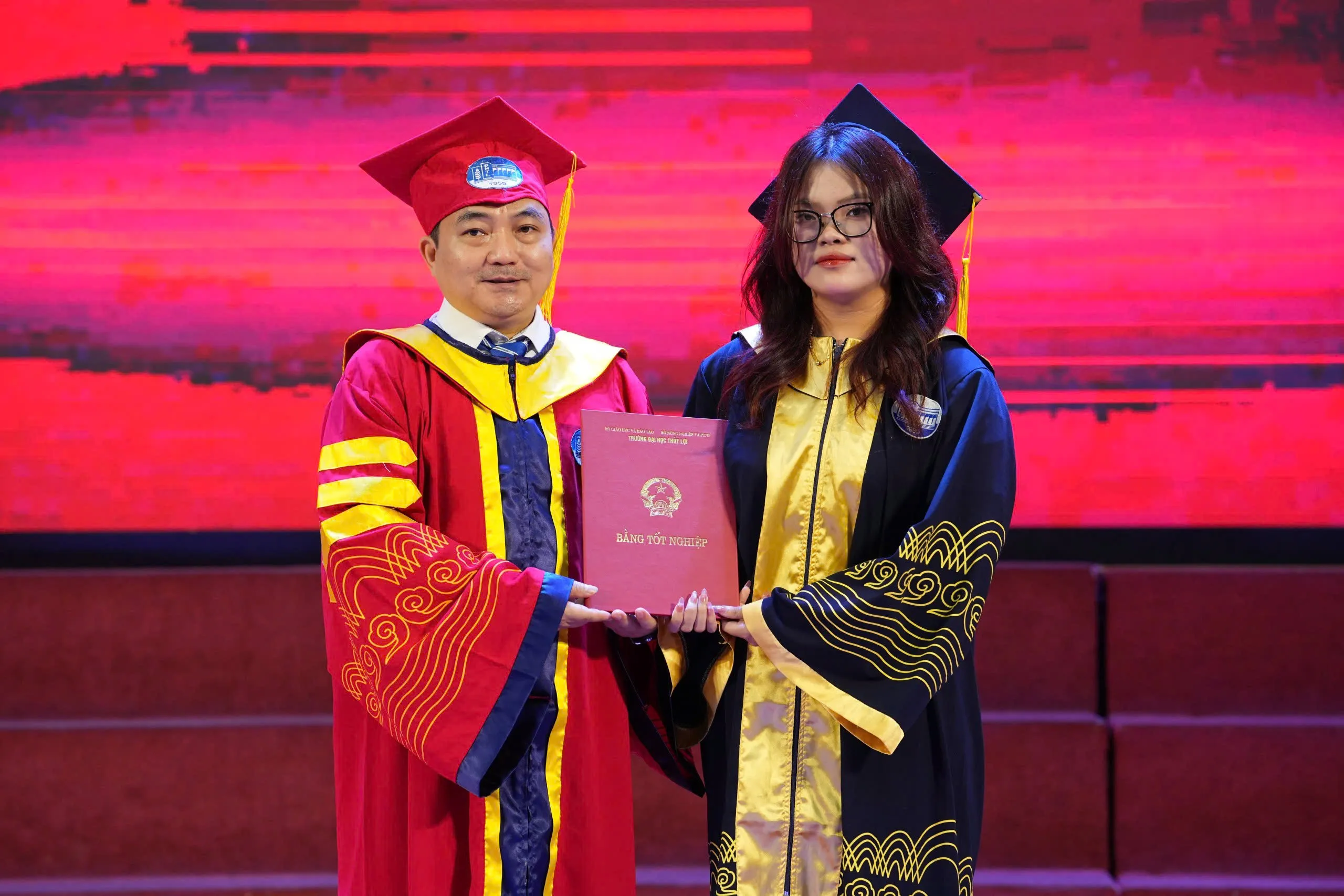 LỄ TỐT NGHIỆP VÀ TRAO BẰNG KỸ SƯ NĂM 2025 – DẤU MỐC TRƯỞNG THÀNH CỦA CÁC TÂN KỸ SƯ