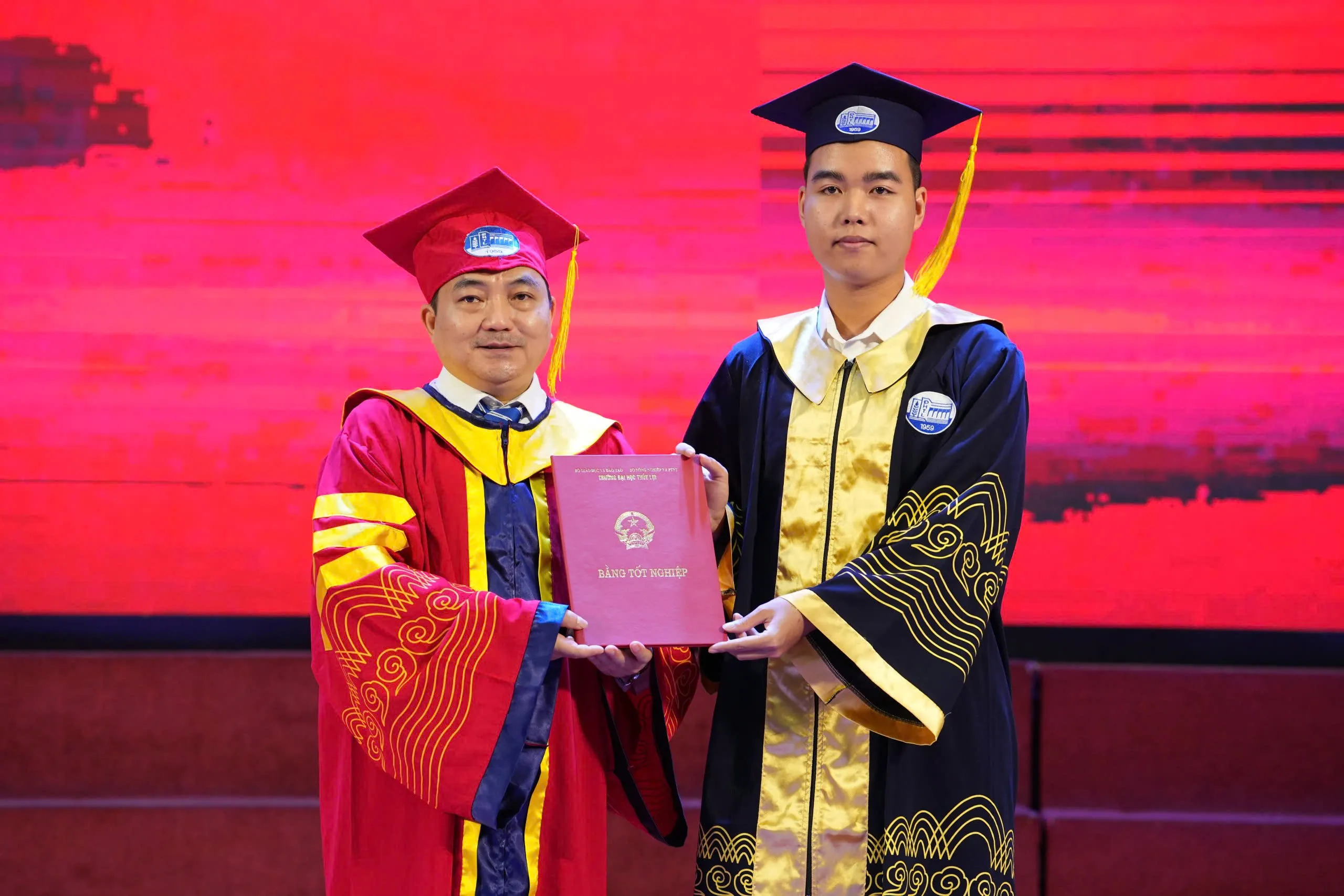 LỄ TỐT NGHIỆP VÀ TRAO BẰNG KỸ SƯ NĂM 2025 – DẤU MỐC TRƯỞNG THÀNH CỦA CÁC TÂN KỸ SƯ