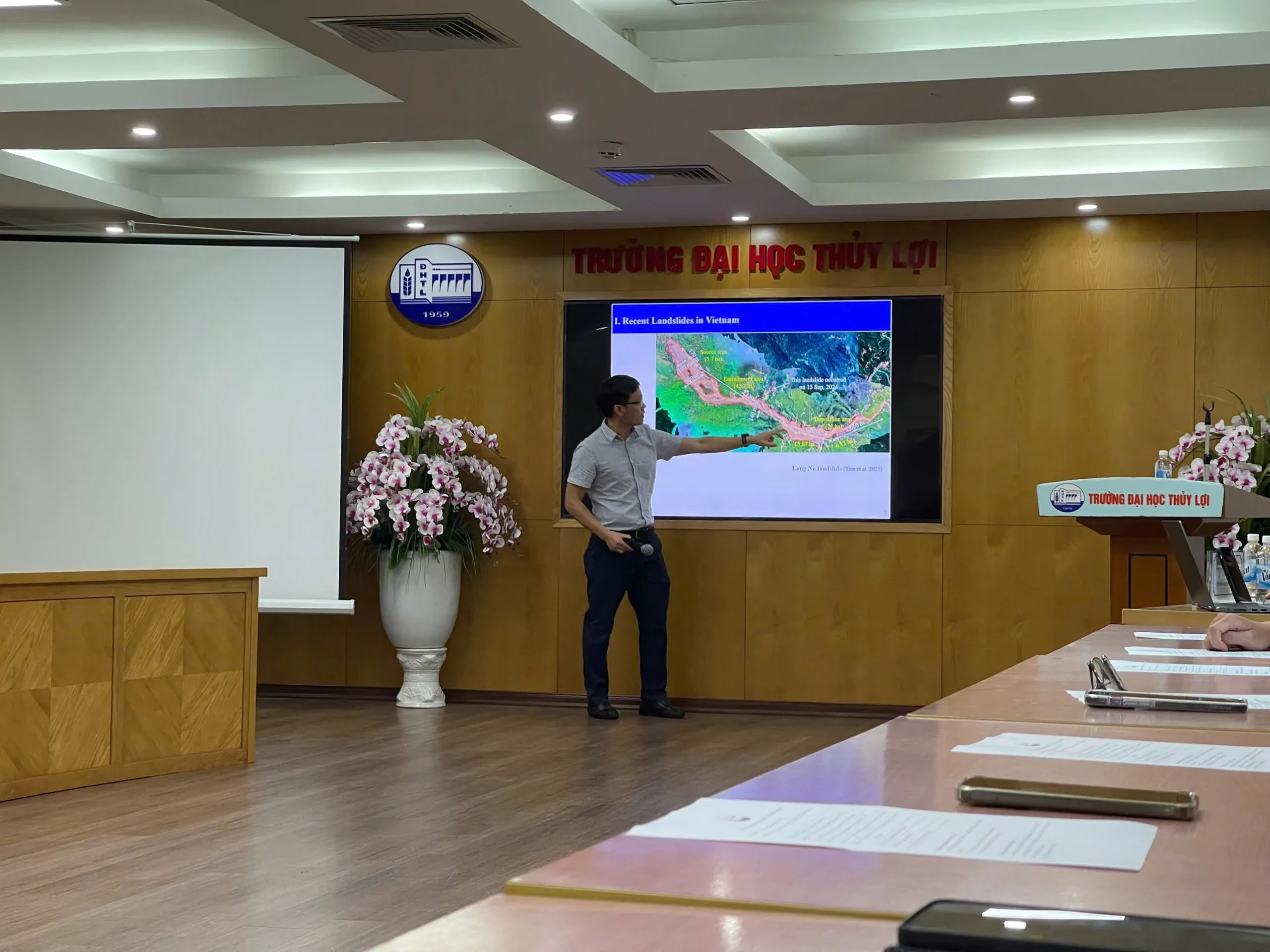 BUỔI GIAO LƯU GIỮA SINH VIÊN TRƯỜNG ĐẠI HỌC THỦY LỢI VÀ VIỆN KHOA HỌC TOKYO (NHẬT BẢN)