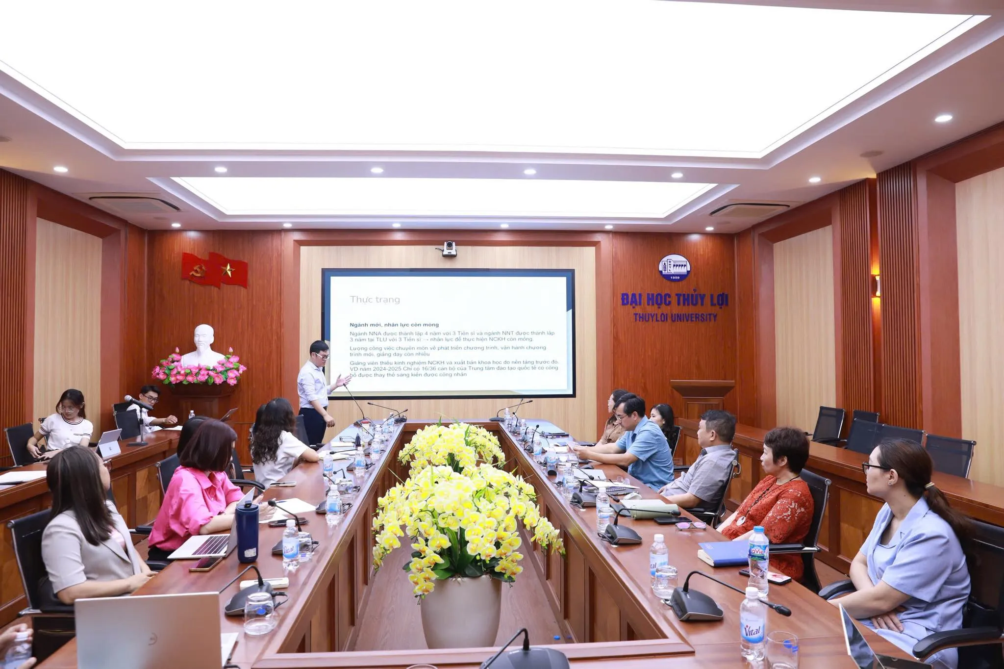 CHI BỘ ĐÀO TẠO QUỐC TẾ TỔ CHỨC THÀNH CÔNG BUỔI SINH HOẠT CHUYÊN ĐỀ ĐIỂM QUÝ III NĂM 2025