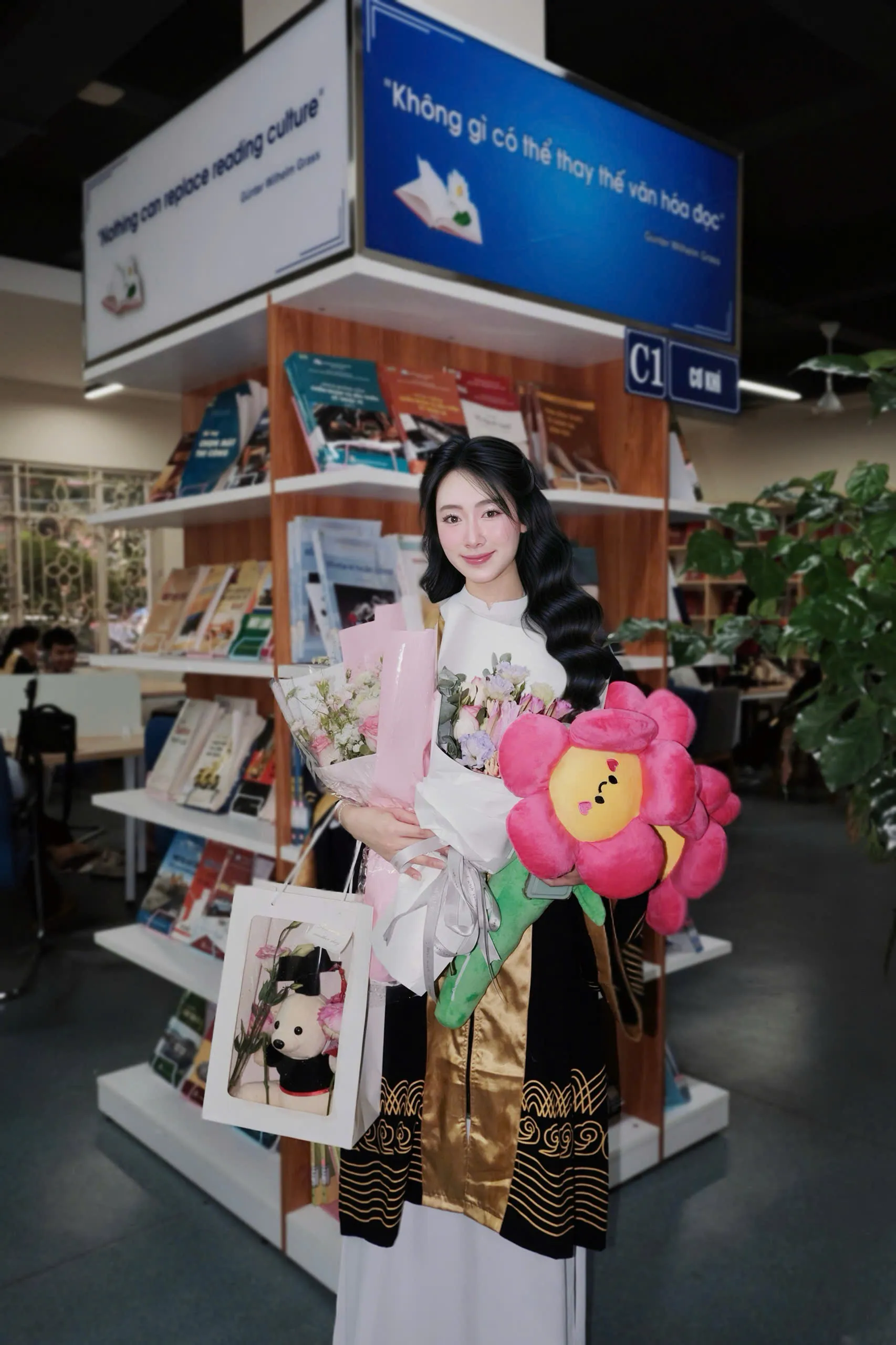 [HUMANS OF SIE] LÊ TRANG NHUNG – CỰU SINH VIÊN KHÓA 63 NGÀNH NGÔN NGỮ ANH, CÔ GÁI BẢN LĨNH VƯỢT GIỚI HẠN ĐỂ CHẠM TỚI THÀNH CÔNG