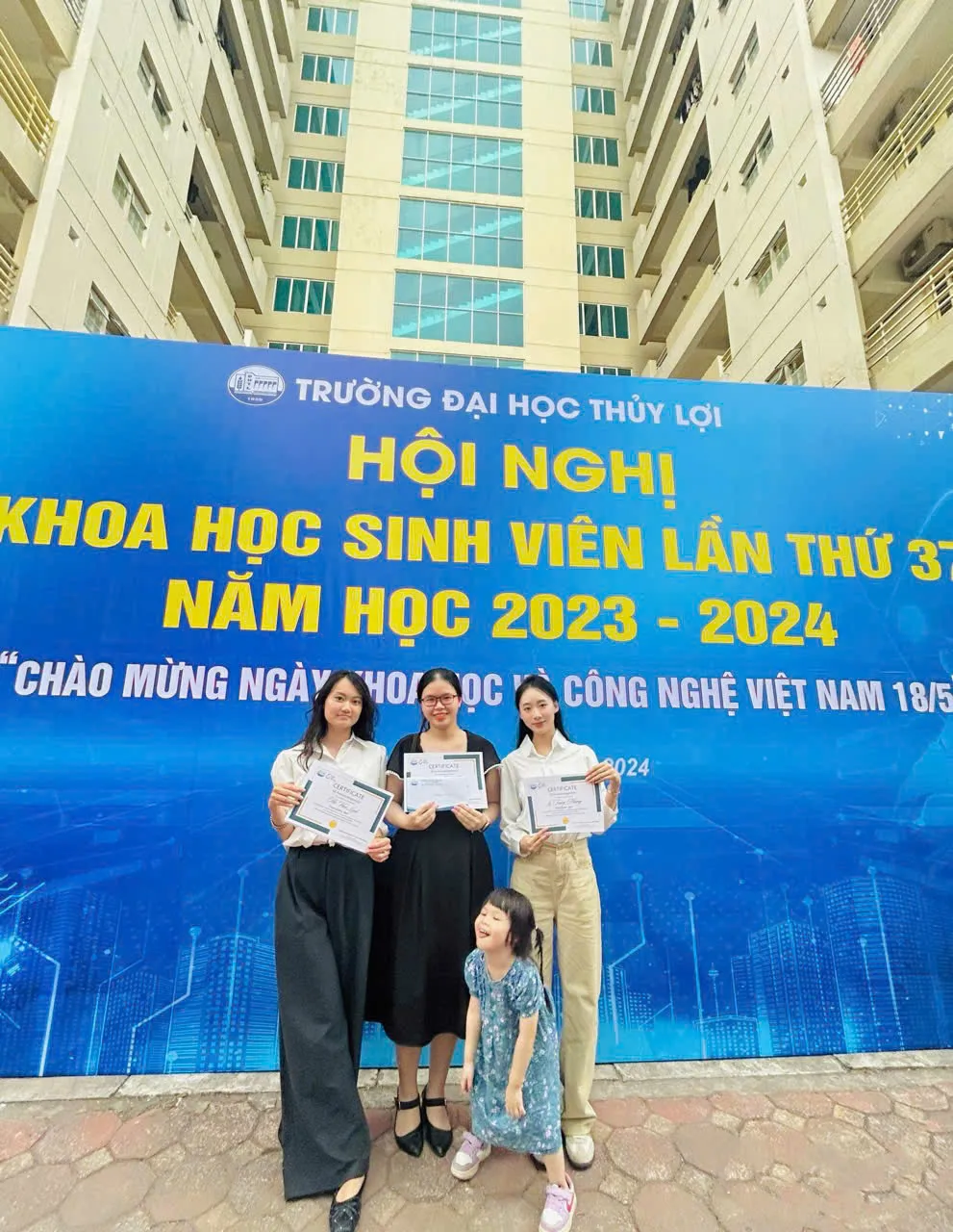 [HUMANS OF SIE] LÊ TRANG NHUNG – CỰU SINH VIÊN KHÓA 63 NGÀNH NGÔN NGỮ ANH, CÔ GÁI BẢN LĨNH VƯỢT GIỚI HẠN ĐỂ CHẠM TỚI THÀNH CÔNG