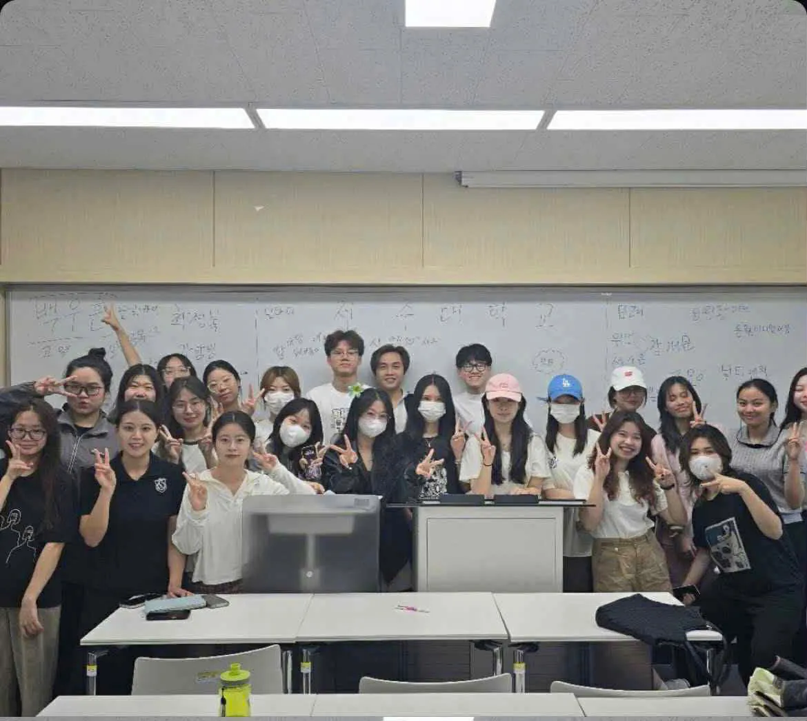 [HUMANS OF SIE] VŨ MAI LINH – HÀNH TRÌNH CỦA MỘT CÔ GÁI TỪ RỤT RÈ, MÔNG LUNG TRONG VIỆC HỌC TẬP ĐẾN CHINH PHỤC TẤM BẰNG GIỎI