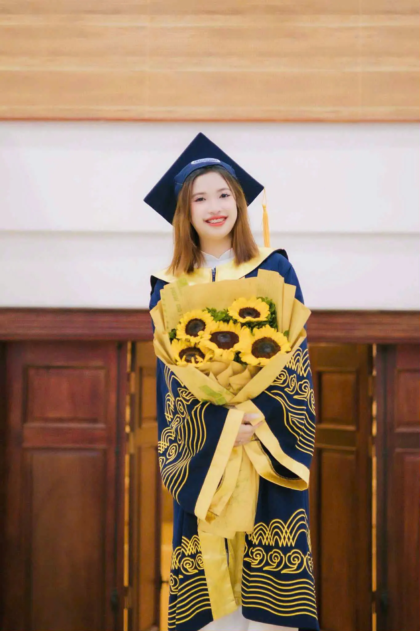 [HUMANS OF SIE] VŨ MAI LINH – HÀNH TRÌNH CỦA MỘT CÔ GÁI TỪ RỤT RÈ, MÔNG LUNG TRONG VIỆC HỌC TẬP ĐẾN CHINH PHỤC TẤM BẰNG GIỎI