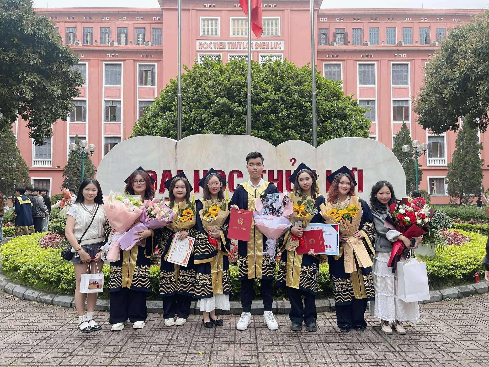 [HUMANS OF SIE] BÙI PHƯƠNG ANH – CÂU CHUYỆN CỦA MỘT NỮ SINH DÁM BƯỚC RA VÙNG AN TOÀN