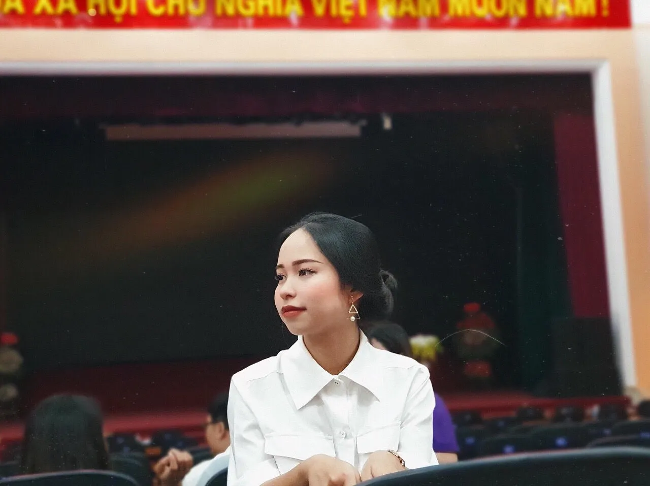 [HUMANS OF SIE] Nguyễn Hoàng Vân – Nữ Bí thư Ban chấp hành Liên chi Đoàn Trung tâm Đào tạo Quốc tế trường Đại học Thủy Lợi – Phía sau hào nhoáng