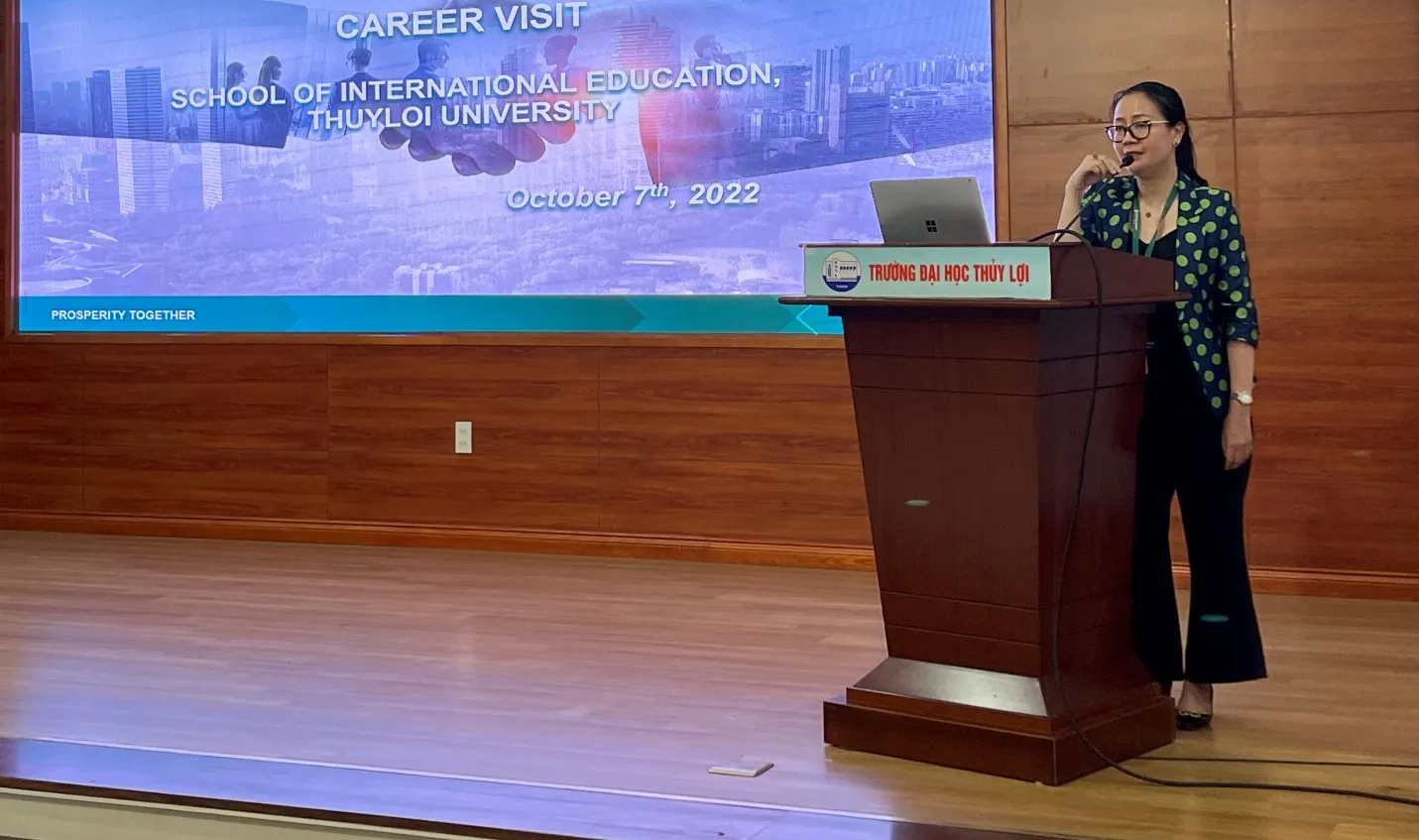 GẶP MẶT SINH VIÊN TRUNG TÂM ĐÀO TẠO QUỐC TẾ K64 NGÀNH NGÔN NGỮ ANH VÀ CTTT NGÀNH KỸ THUẬT XÂY DỰNG NĂM HỌC 2022 – 2023