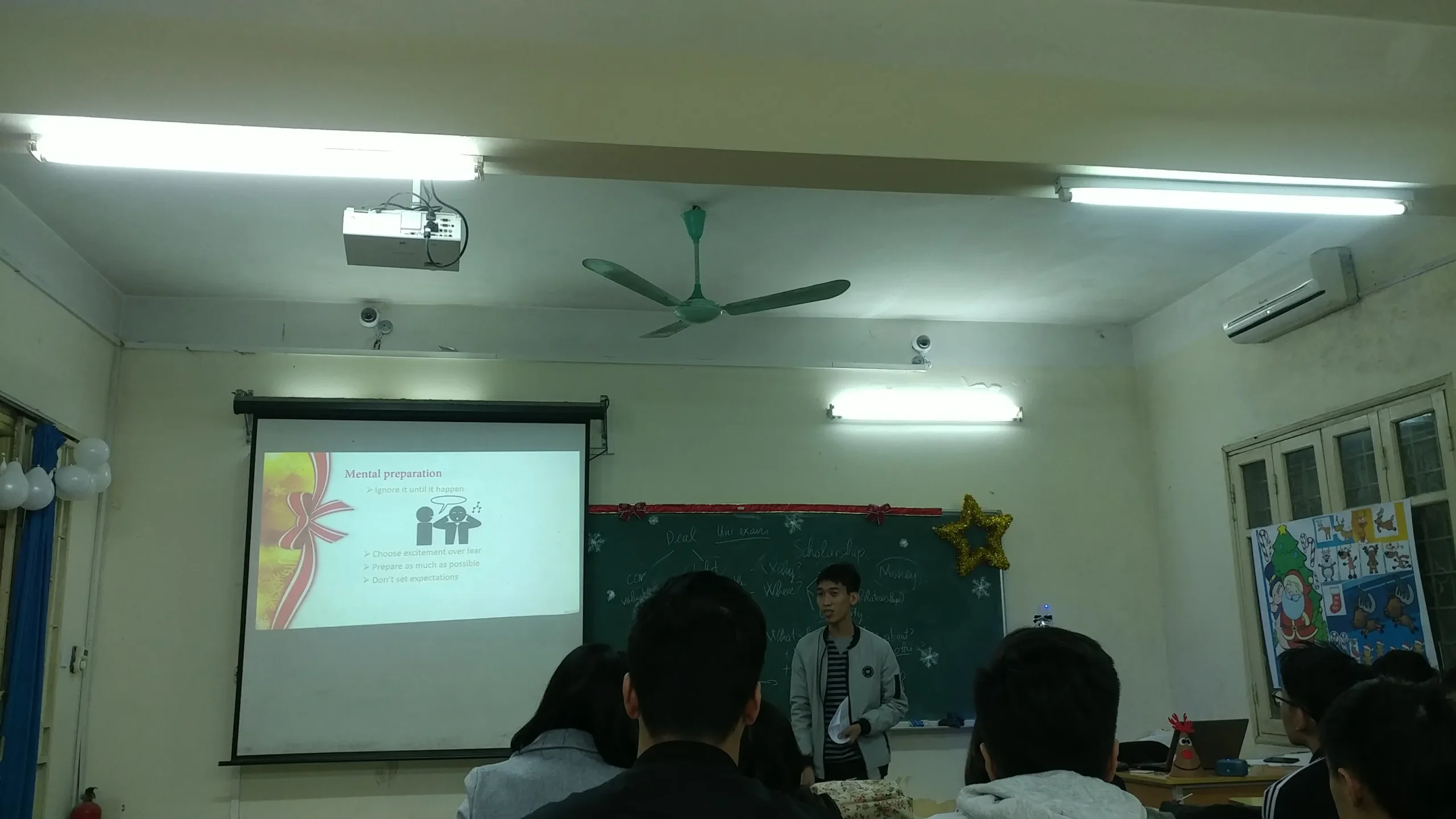 UPSKILLING – LỚP HỌC NGOẠI KHÓA BỔ ÍCH VÀ THÚ VỊ CHO CÁC BẠN SINH VIÊN