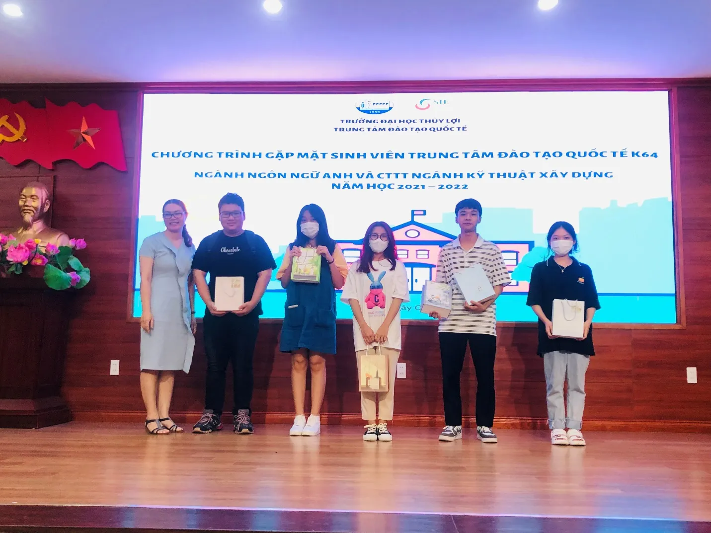 UPSKILLING – LỚP HỌC NGOẠI KHÓA BỔ ÍCH VÀ THÚ VỊ CHO CÁC BẠN SINH VIÊN