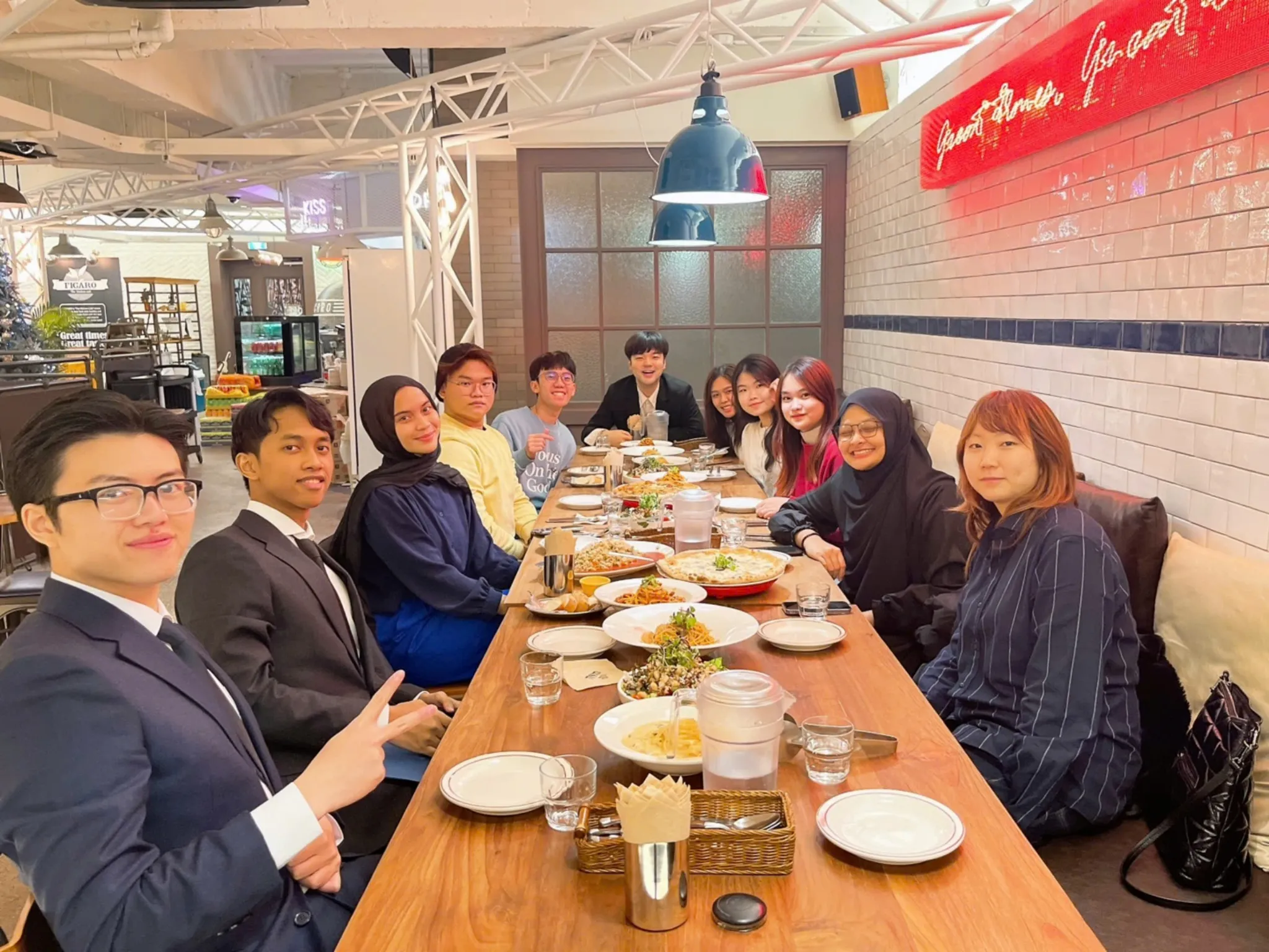 [HUMANS OF SIE] ANH LÊ TIẾN DŨNG: TỪ SINH VIÊN NĂNG ĐỘNG ĐẾN NHỮNG TRẢI NGHIỆM QUỐC TẾ ĐÁNG NHỚ