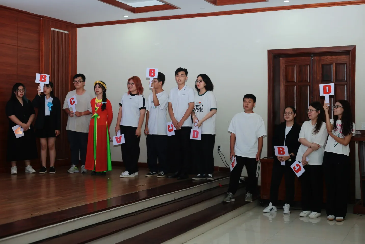 CUỘC THI OLYMPIC TIẾNG ANH DÀNH CHO SINH VIÊN NĂM 2023