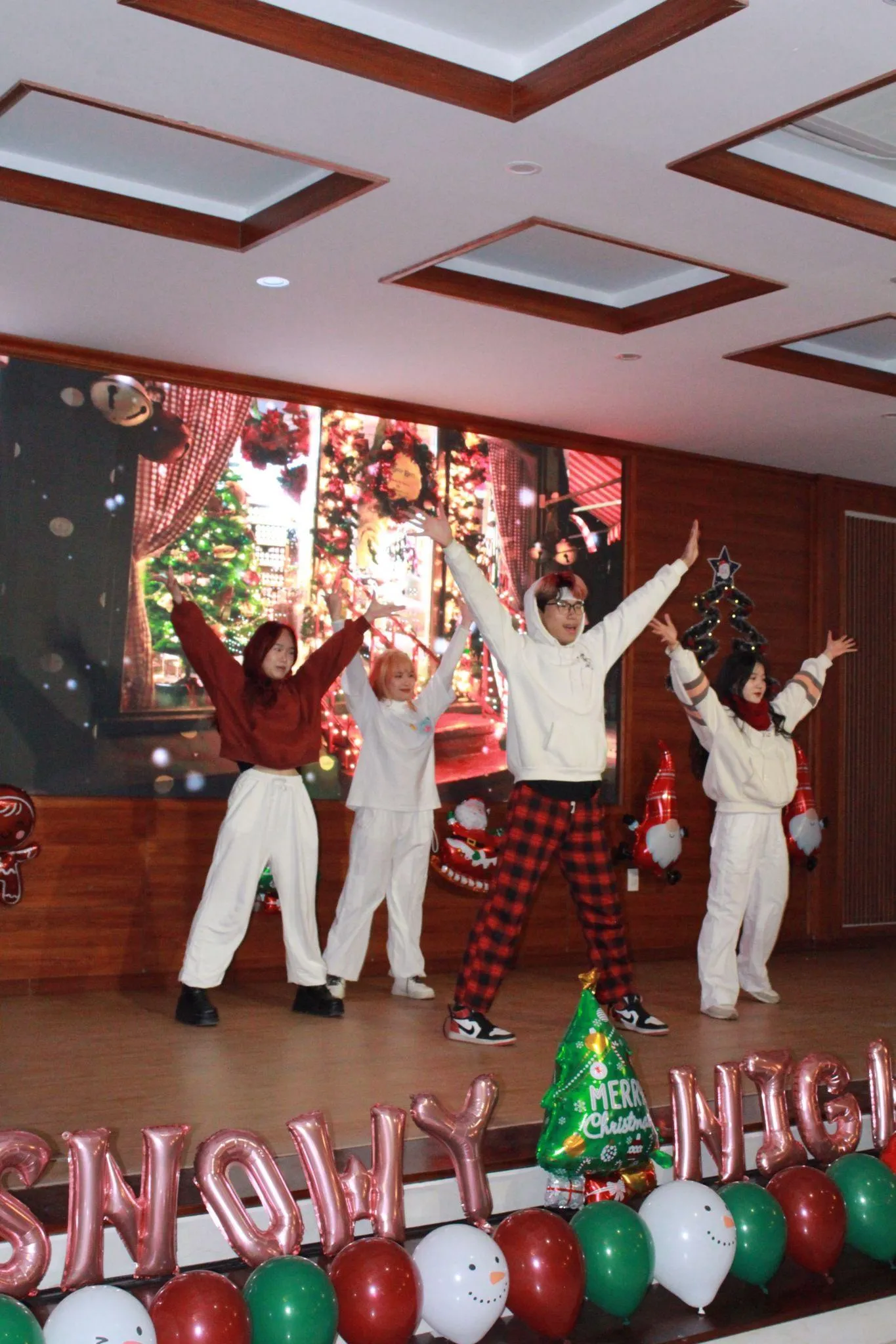 MERRY CHRISTMAS WITH EVENT “SNOWY NIGHT WITH SIE”