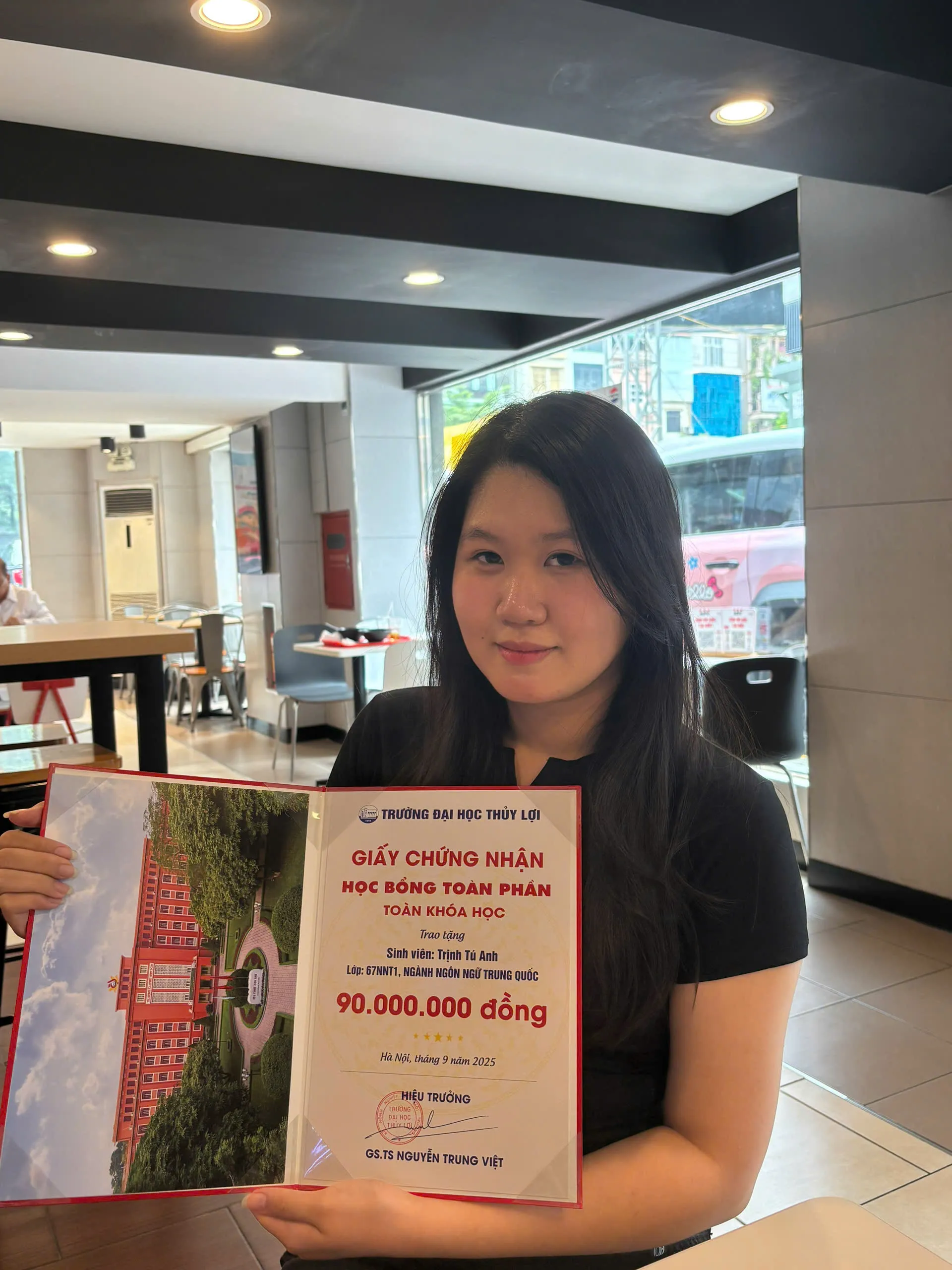 TỰ HÀO TÂN SINH VIÊN NGÔN NGỮ TRUNG QUỐC TRUNG TÂM ĐÀO TẠO QUỐC TẾ – THỦ KHOA ĐẦU VÀO TRỊNH TÚ ANH