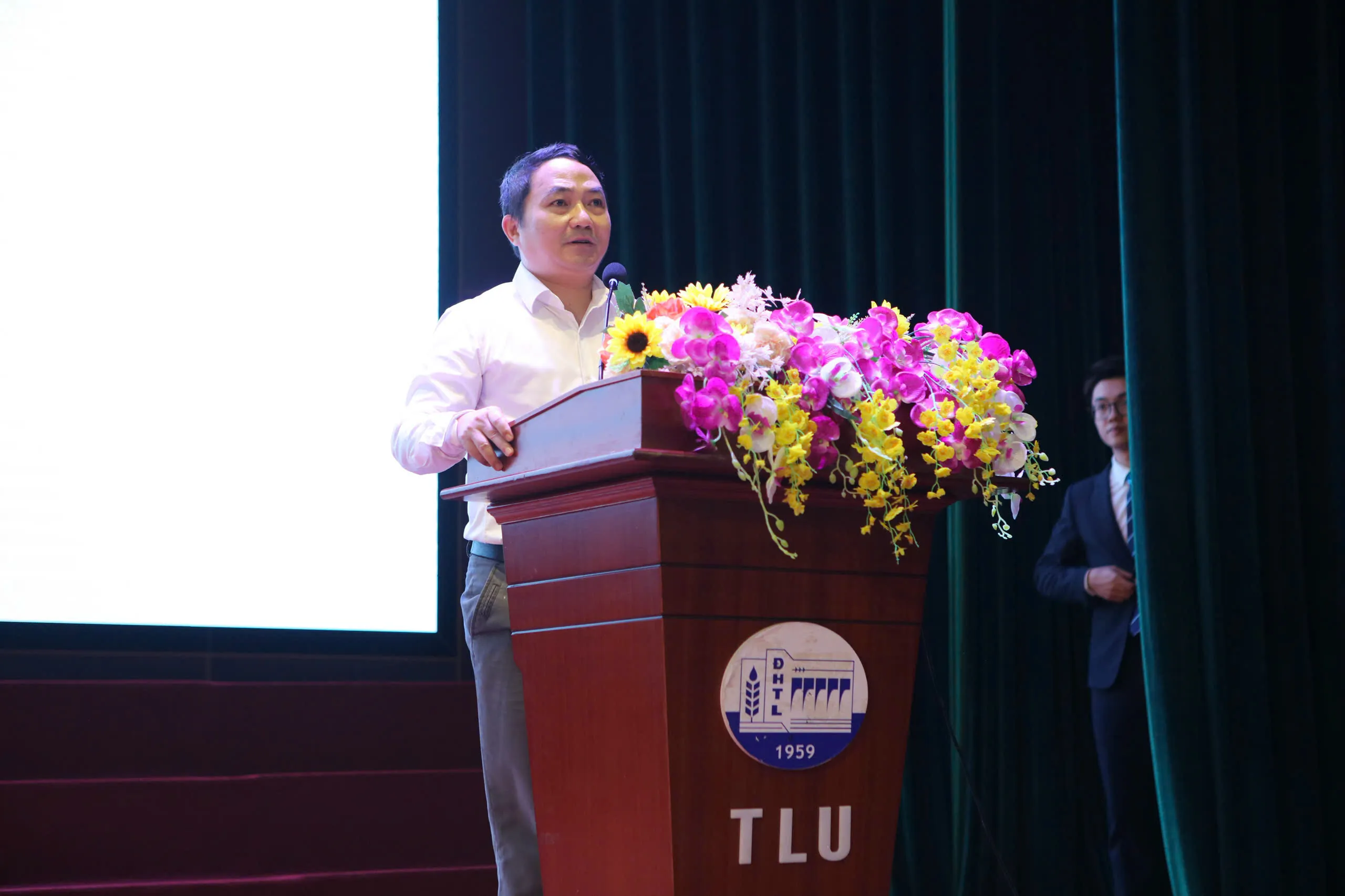 CHÀO MỪNG TÂN SINH VIÊN K67 – NHỮNG BƯỚC KHỞI ĐẦU ĐẦY HỨNG KHỞI