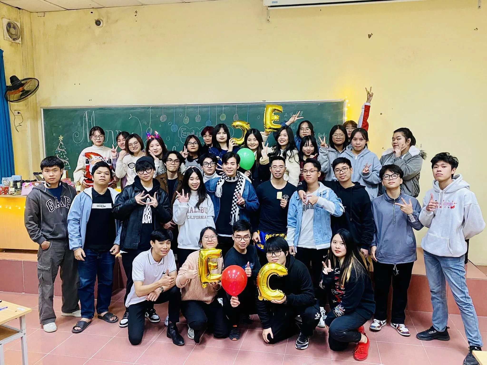 [HUMANS OF SIE] Cựu sinh viên 57CNK1 Vũ Cát Hoàng và những hoạt động phong trào nổi bật