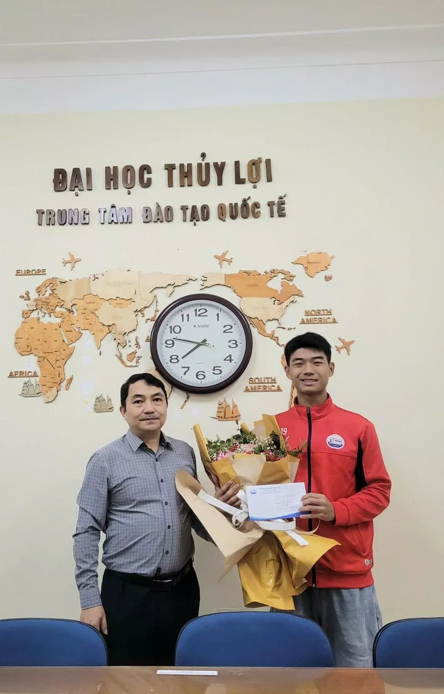 Bản lĩnh sinh viên Chương trình Tiên tiến: Khi đam mê sân cỏ vươn tầm quốc tế