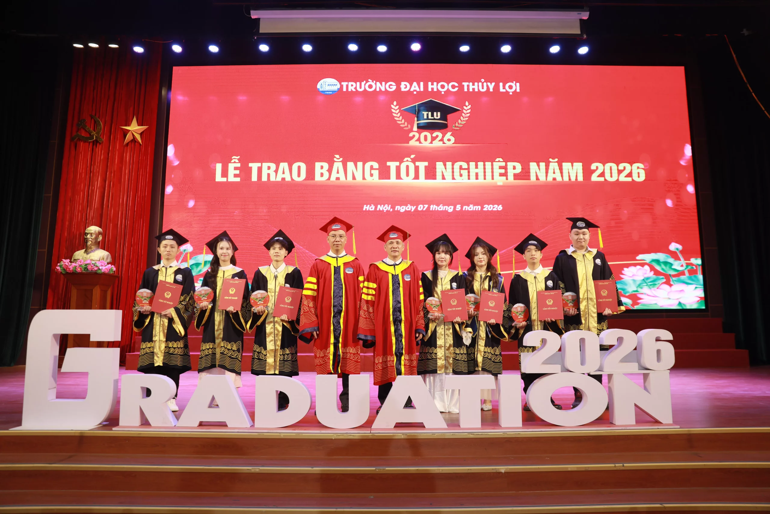 Trường Đại học Thủy lợi trao bằng tốt nghiệp cho 648 tân kỹ sư, cử nhân