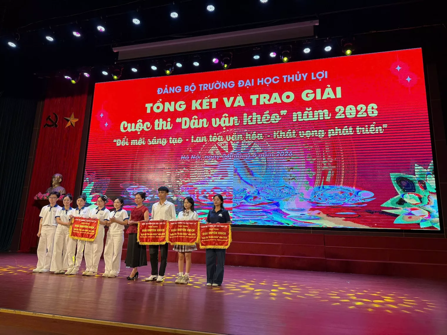 Chi bộ Trung tâm Đào tạo Quốc tế (SIE): Lan tỏa tinh thần “Dân vận khéo” từ nhiệt huyết của những đảng viên trẻ