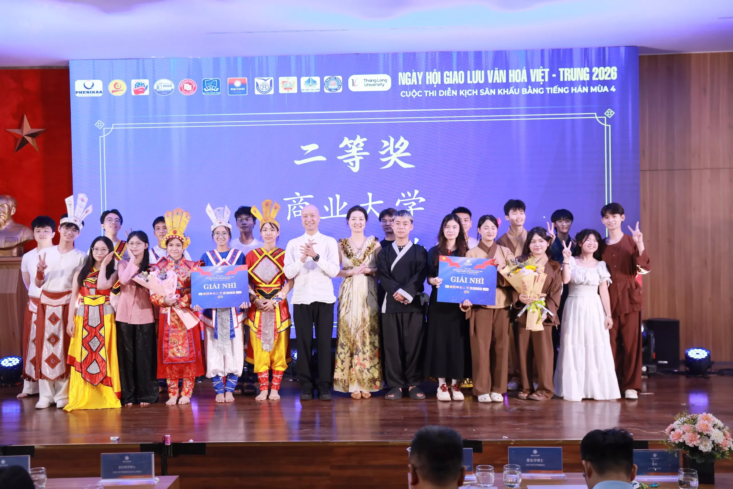 Tự hào sinh viên SIE: Đội tuyển Ngôn ngữ Trung Quốc giành giải Nhì ấn tượng tại cuộc thi Diễn kịch tiếng Hán