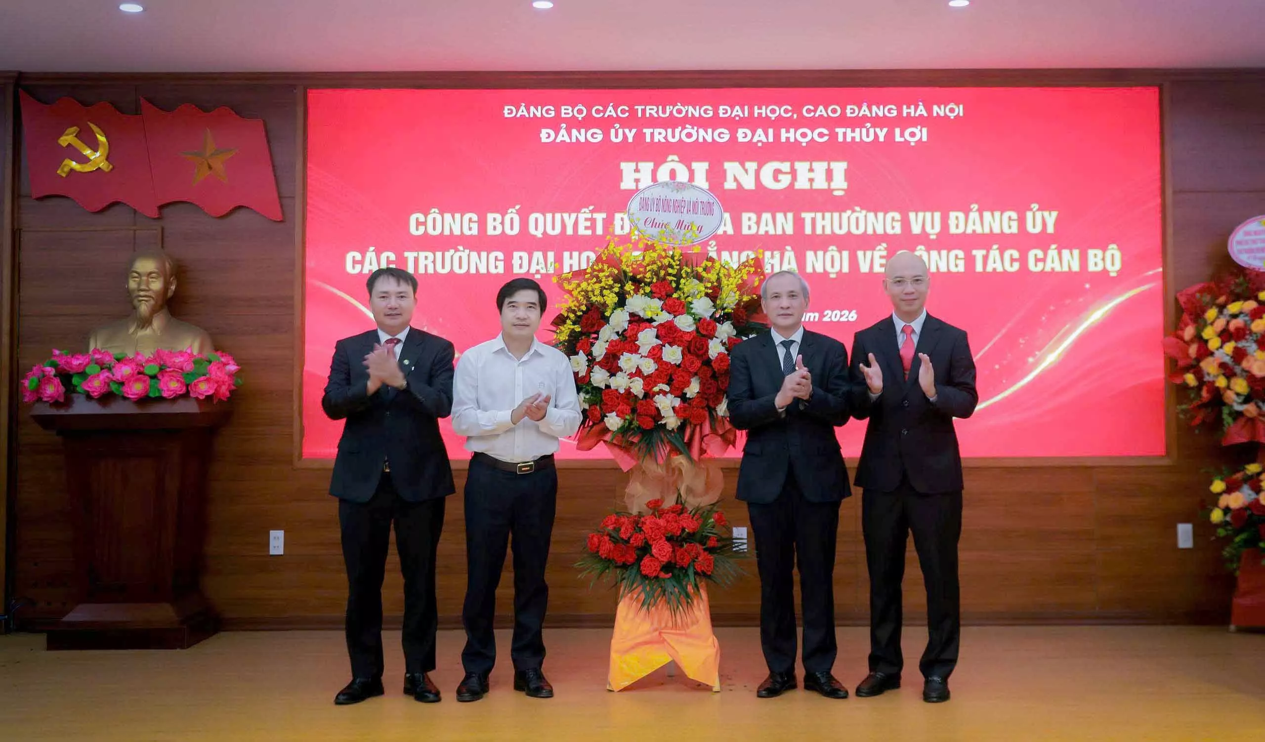 Hội nghị công bố Quyết định của Ban thường vụ Đảng ủy các trường Đại học, Cao đẳng Hà Nội về công tác cán bộ
