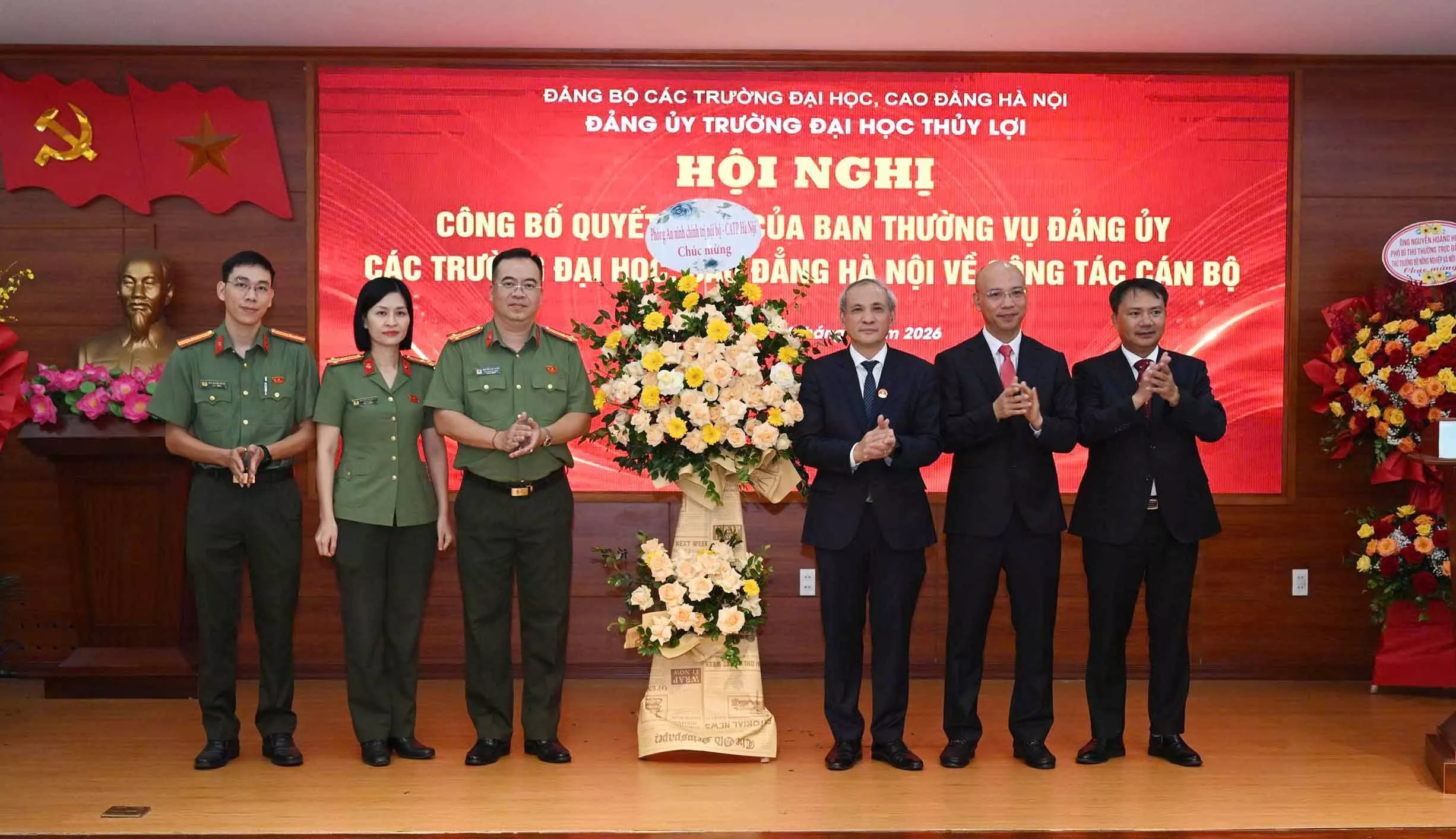 Hội nghị công bố Quyết định của Ban thường vụ Đảng ủy các trường Đại học, Cao đẳng Hà Nội về công tác cán bộ