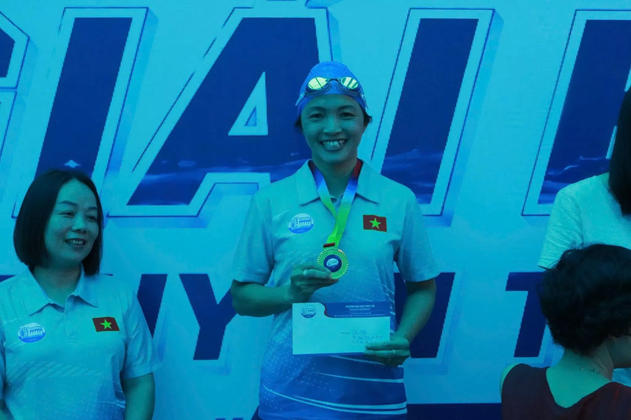 Dấu ấn tự hào của Trung tâm Đào tạo Quốc tế tại Giải bơi truyền thống Trường Đại học Thủy lợi năm 2026