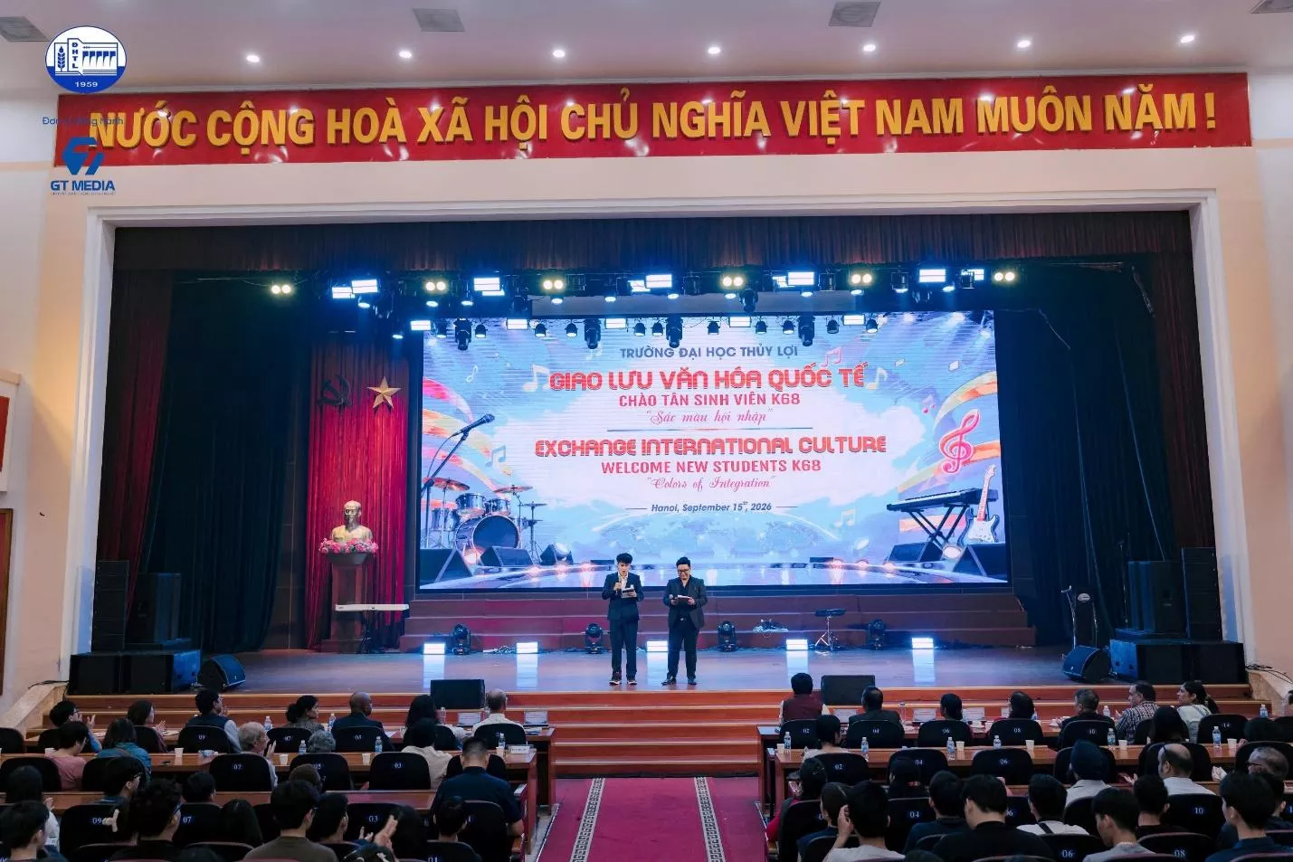 Lan tỏa sắc màu văn hóa quốc tế trong đêm Chào tân sinh viên K68