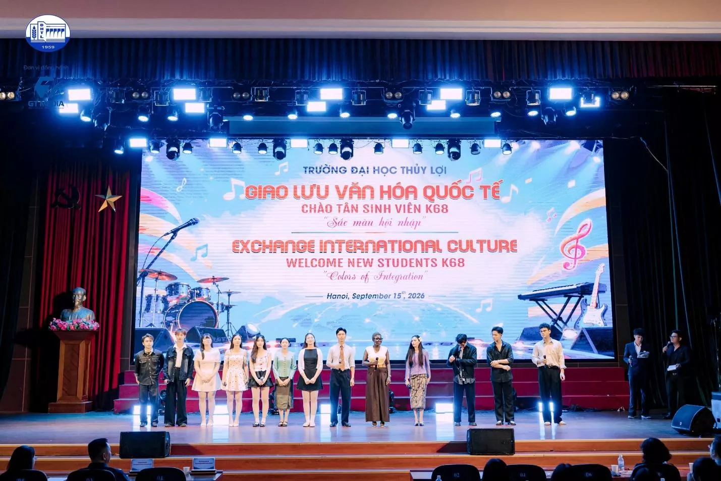 Lan tỏa sắc màu văn hóa quốc tế trong đêm Chào tân sinh viên K68